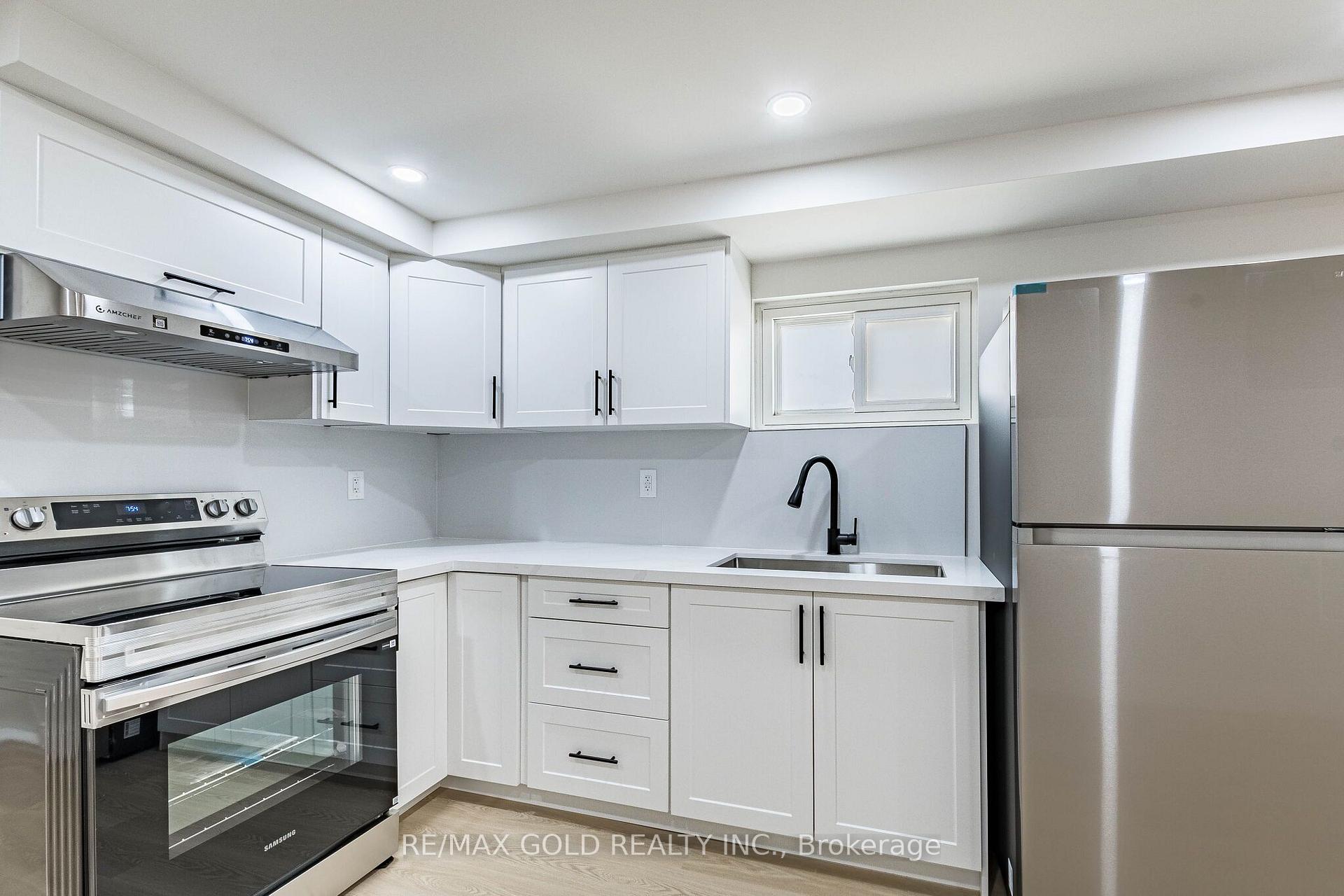 Photo 36 of 124 Banting Crescent, Brampton, Fletcher's West — HOMEH