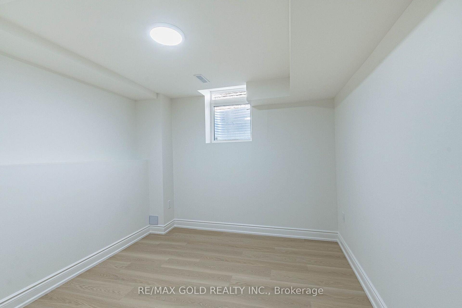 Photo 38 of 124 Banting Crescent, Brampton, Fletcher's West — HOMEH
