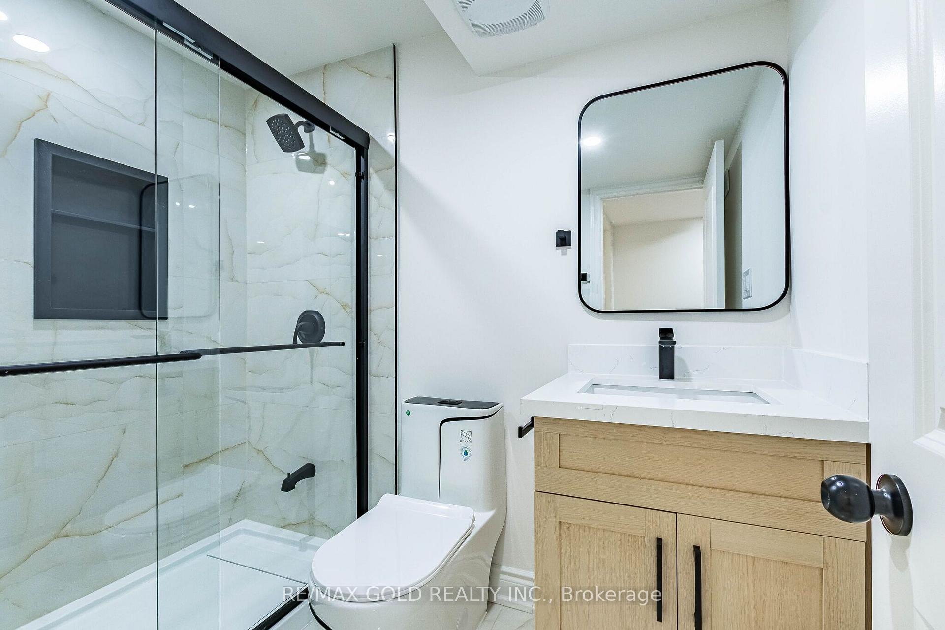 Photo 39 of 124 Banting Crescent, Brampton, Fletcher's West — HOMEH