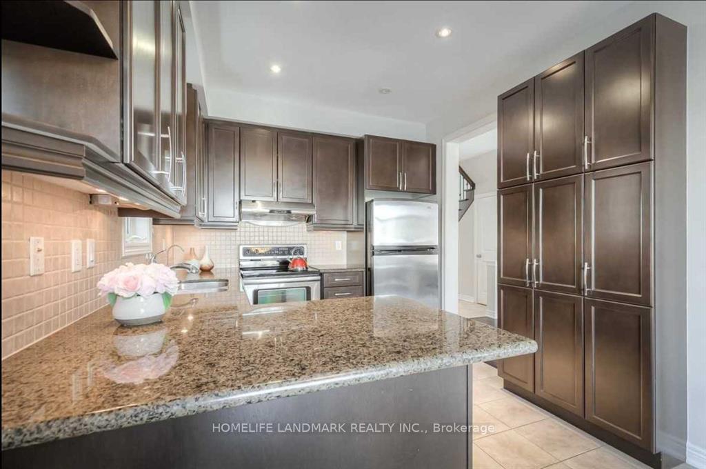 Photo 4 of 77 Reynolds Crescent, Aurora, Bayview Northeast — HOMEH