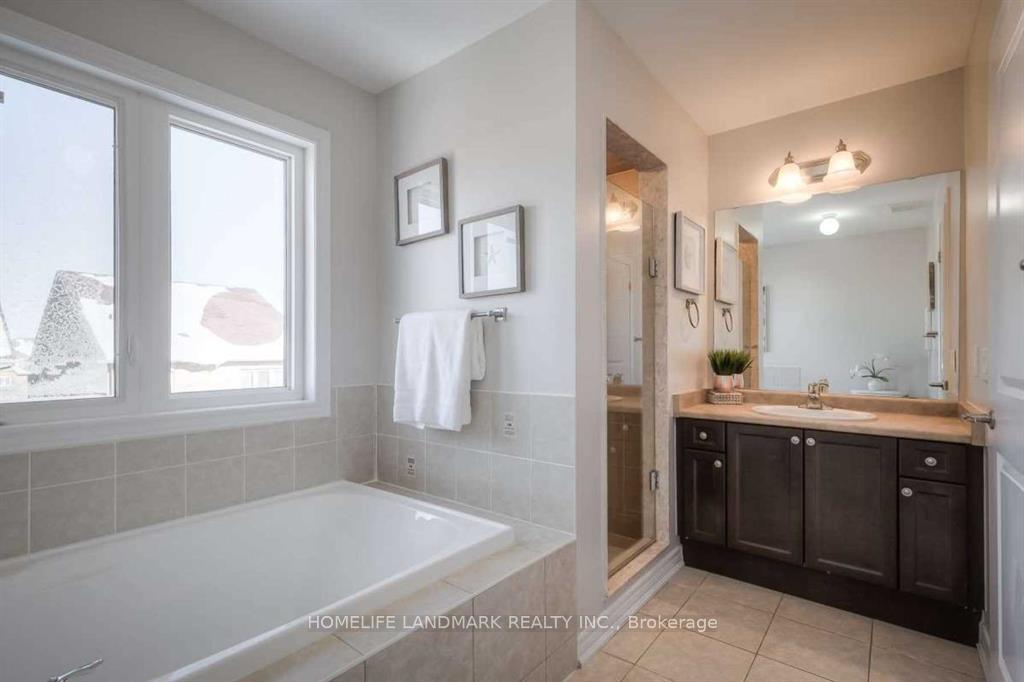 Photo 6 of 77 Reynolds Crescent, Aurora, Bayview Northeast — HOMEH