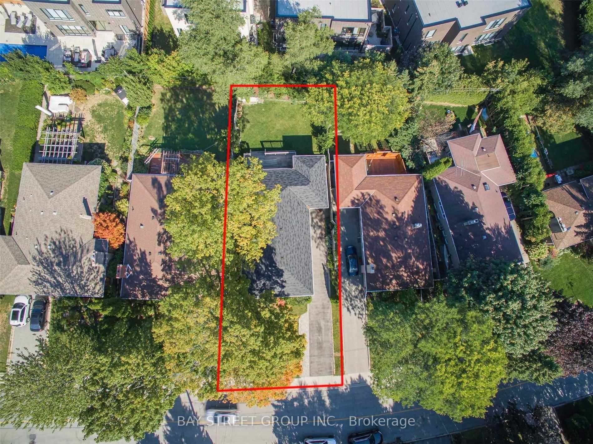 Photo 2 of 33 Heathview Avenue, North York, Bayview Village — HOMEH