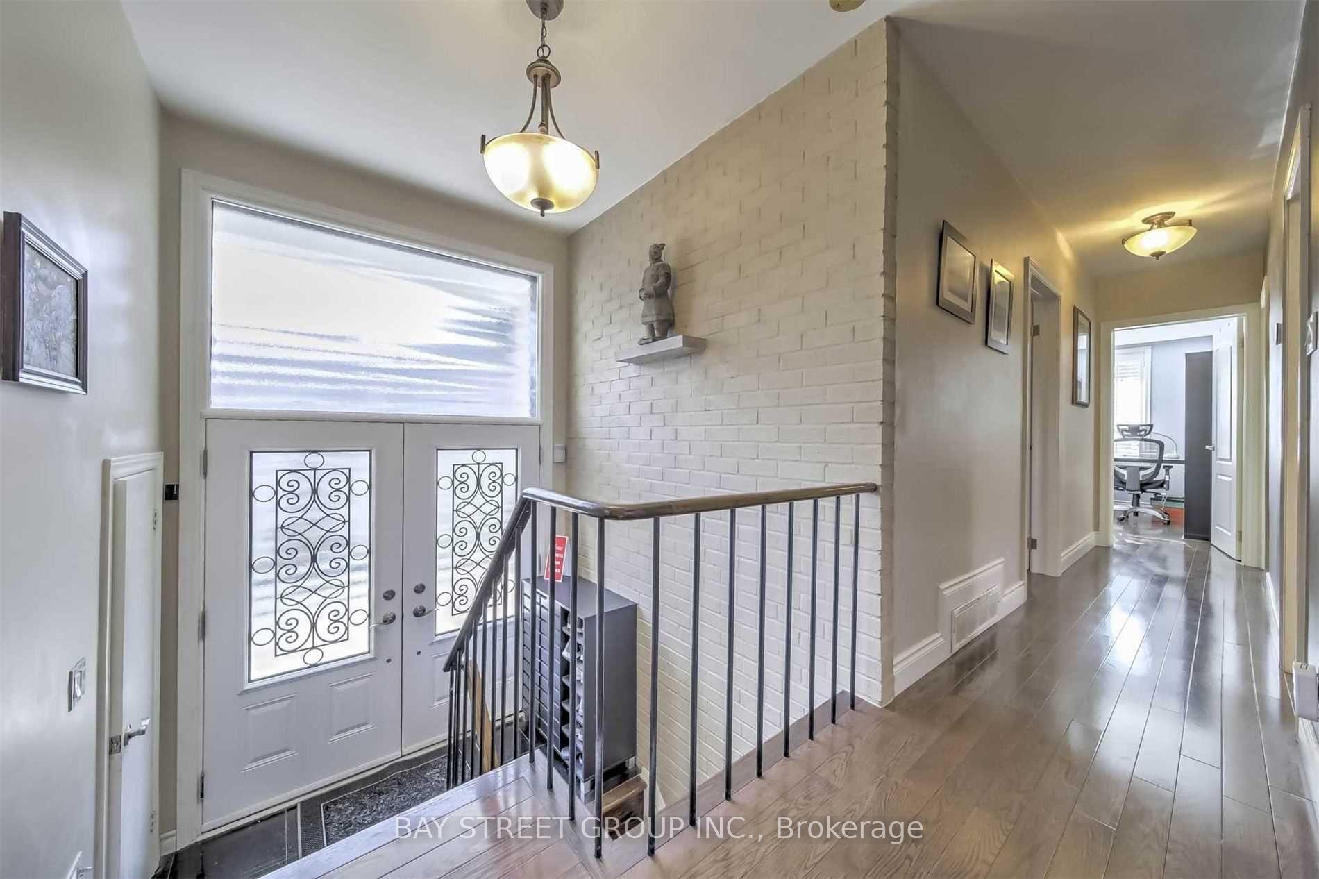 Photo 3 of 33 Heathview Avenue, North York, Bayview Village — HOMEH