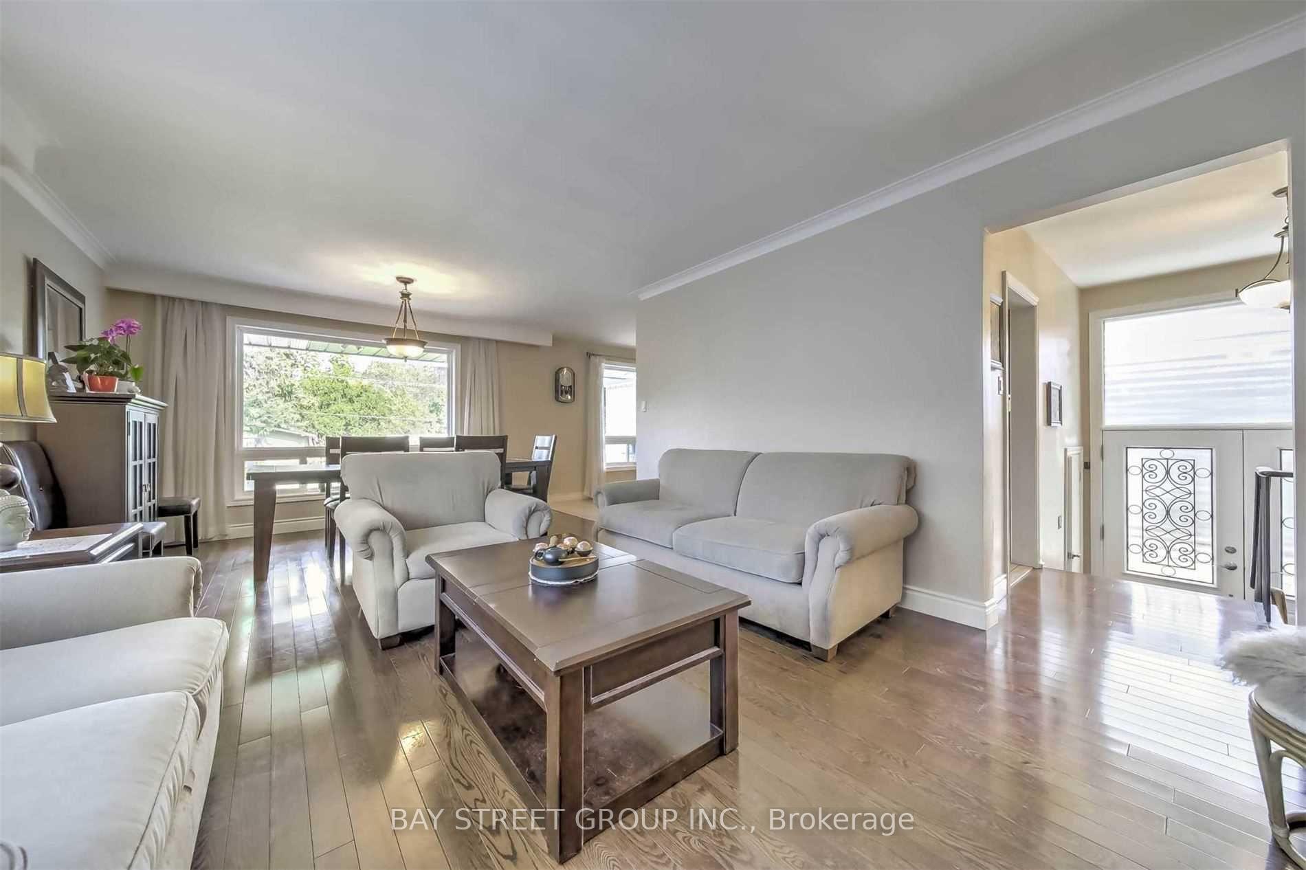 Photo 4 of 33 Heathview Avenue, North York, Bayview Village — HOMEH