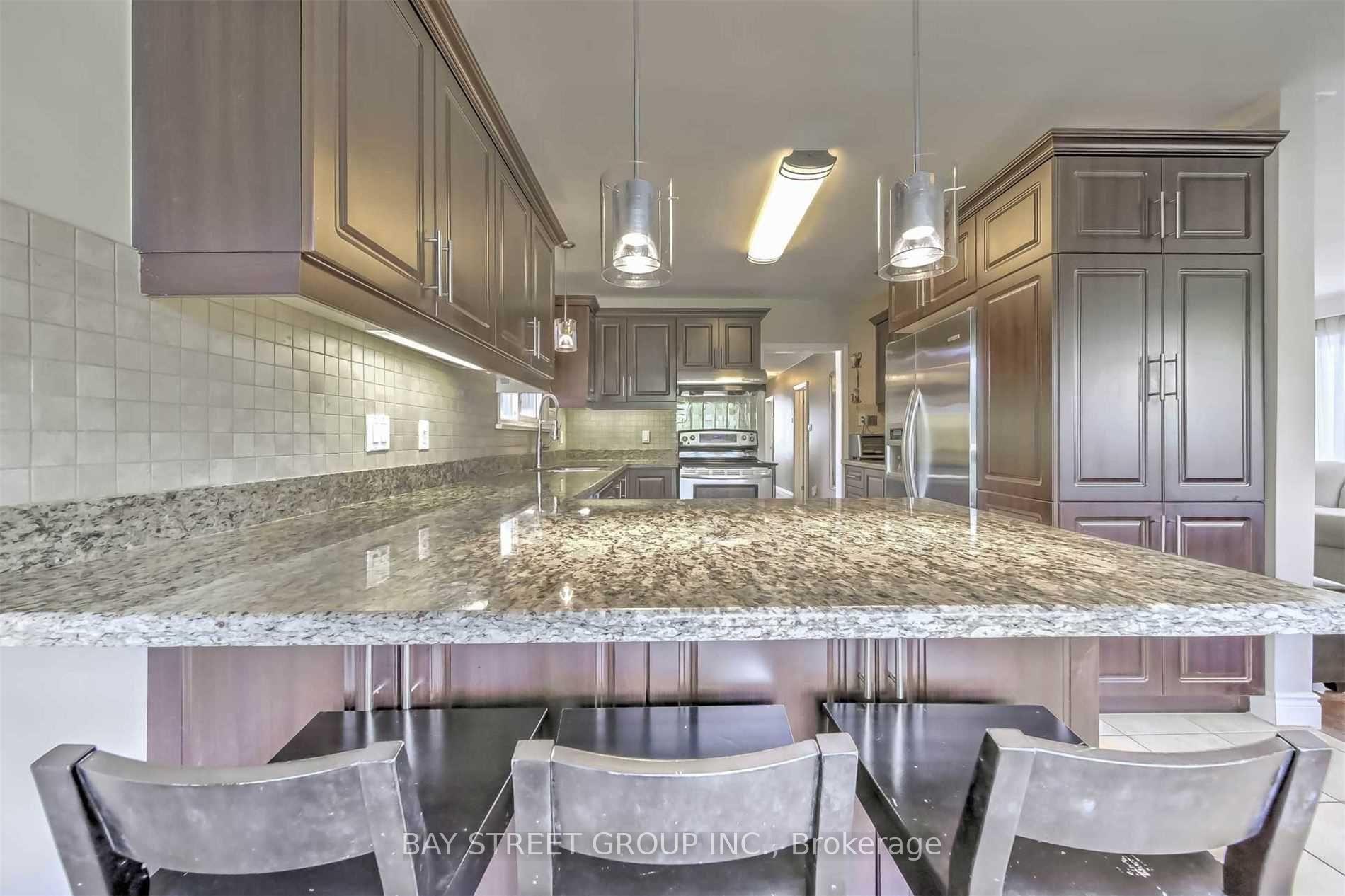 Photo 7 of 33 Heathview Avenue, North York, Bayview Village — HOMEH