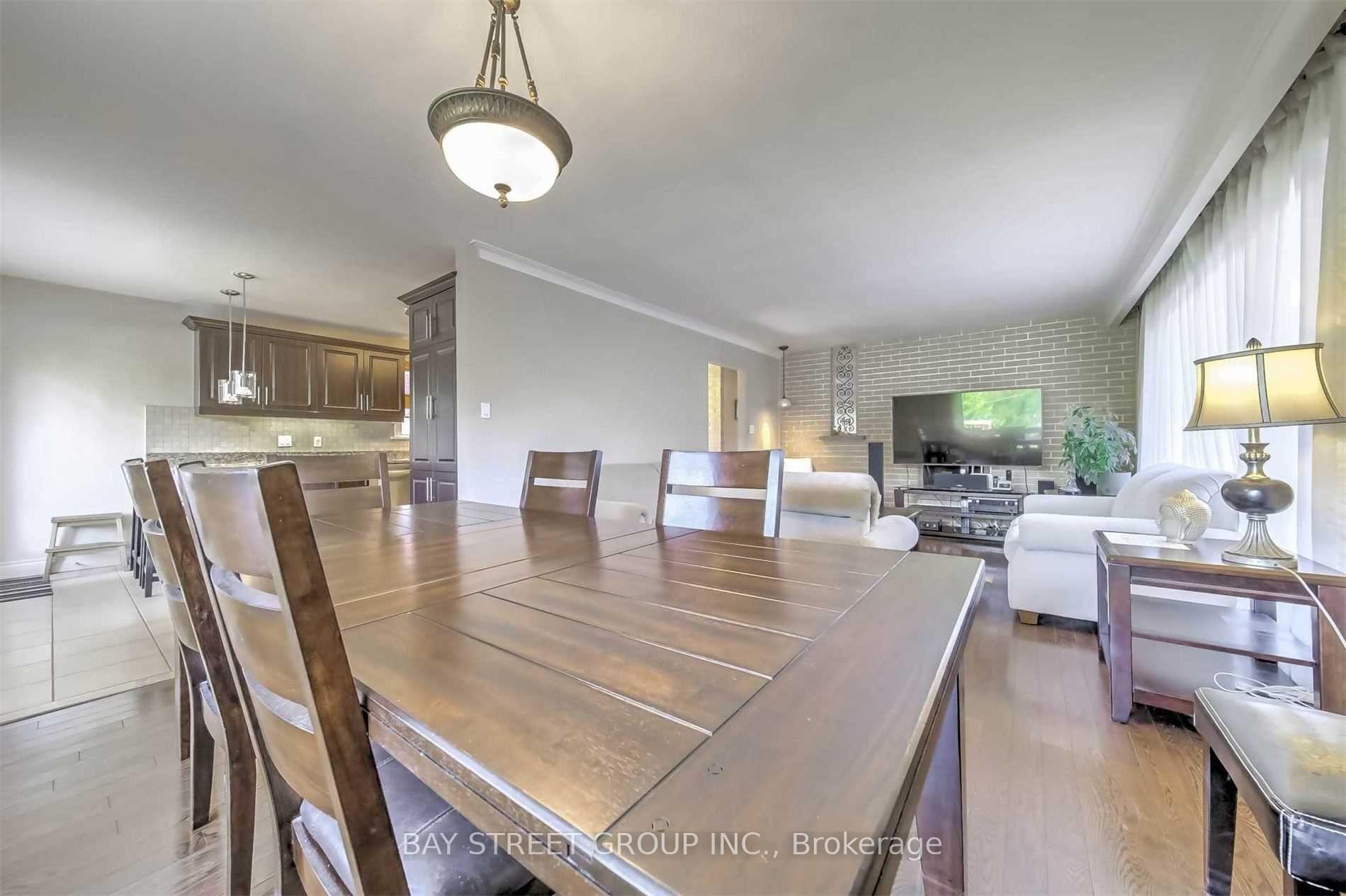 Photo 8 of 33 Heathview Avenue, North York, Bayview Village — HOMEH
