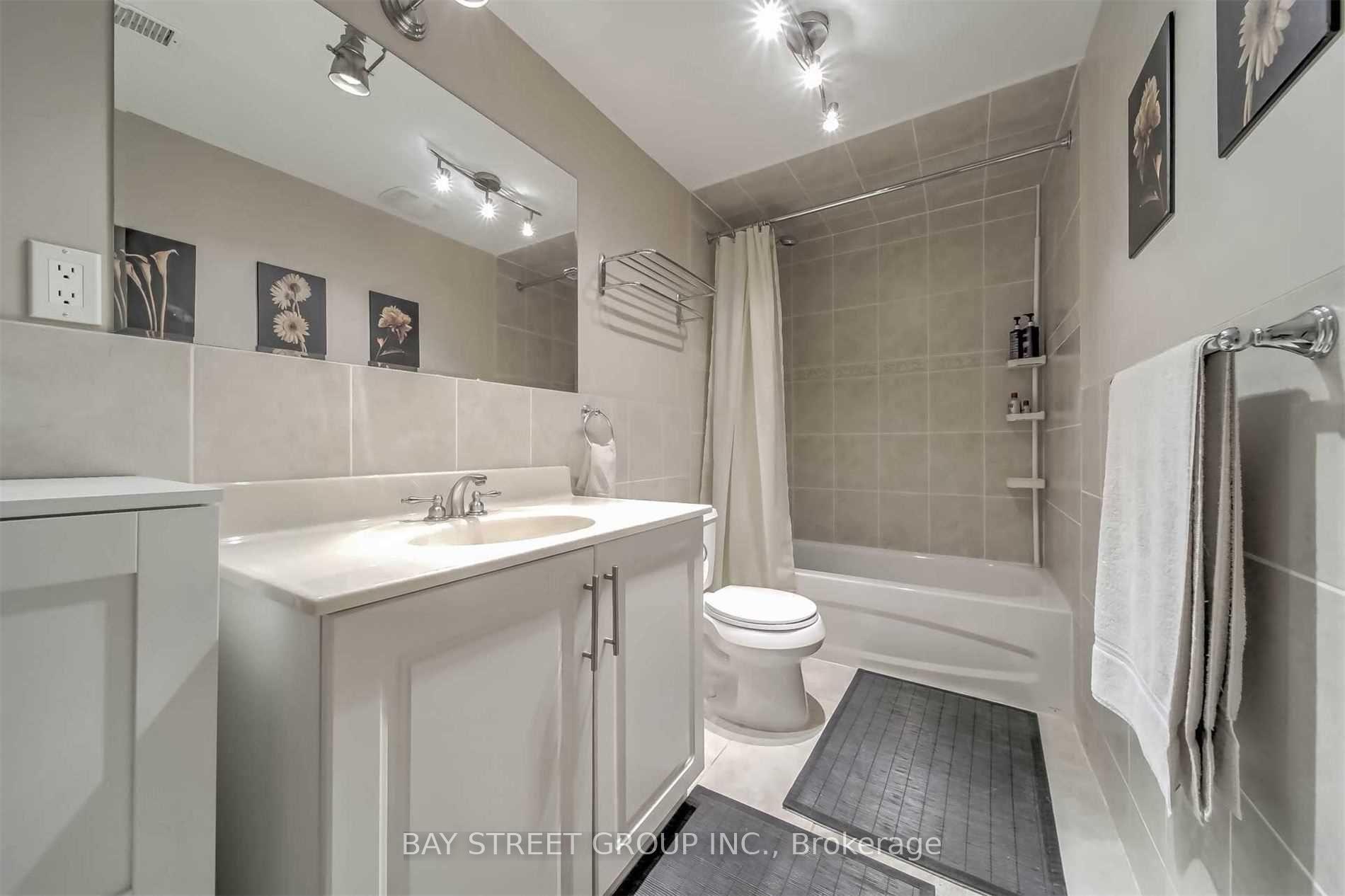 Photo 15 of 33 Heathview Avenue, North York, Bayview Village — HOMEH