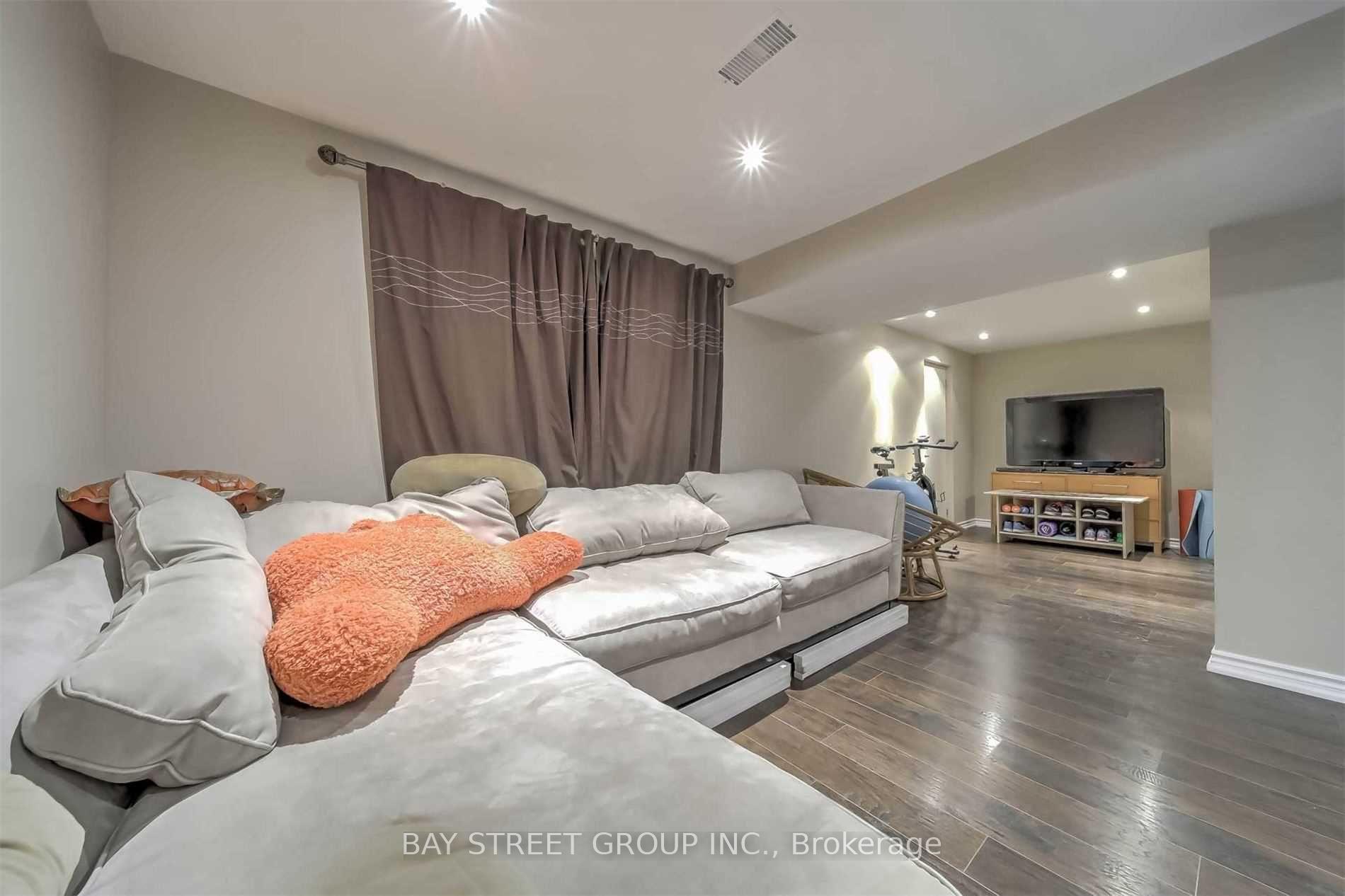 Photo 16 of 33 Heathview Avenue, North York, Bayview Village — HOMEH