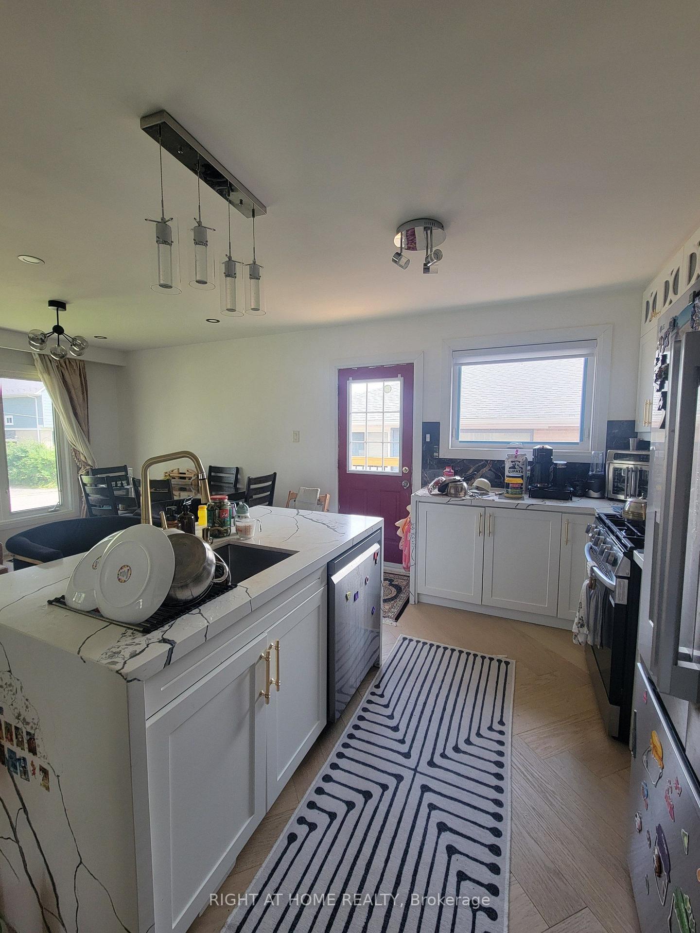 Photo 5 of Unit (Main Floor), 1 Huron Court, Aurora, Aurora Heights — HOMEH