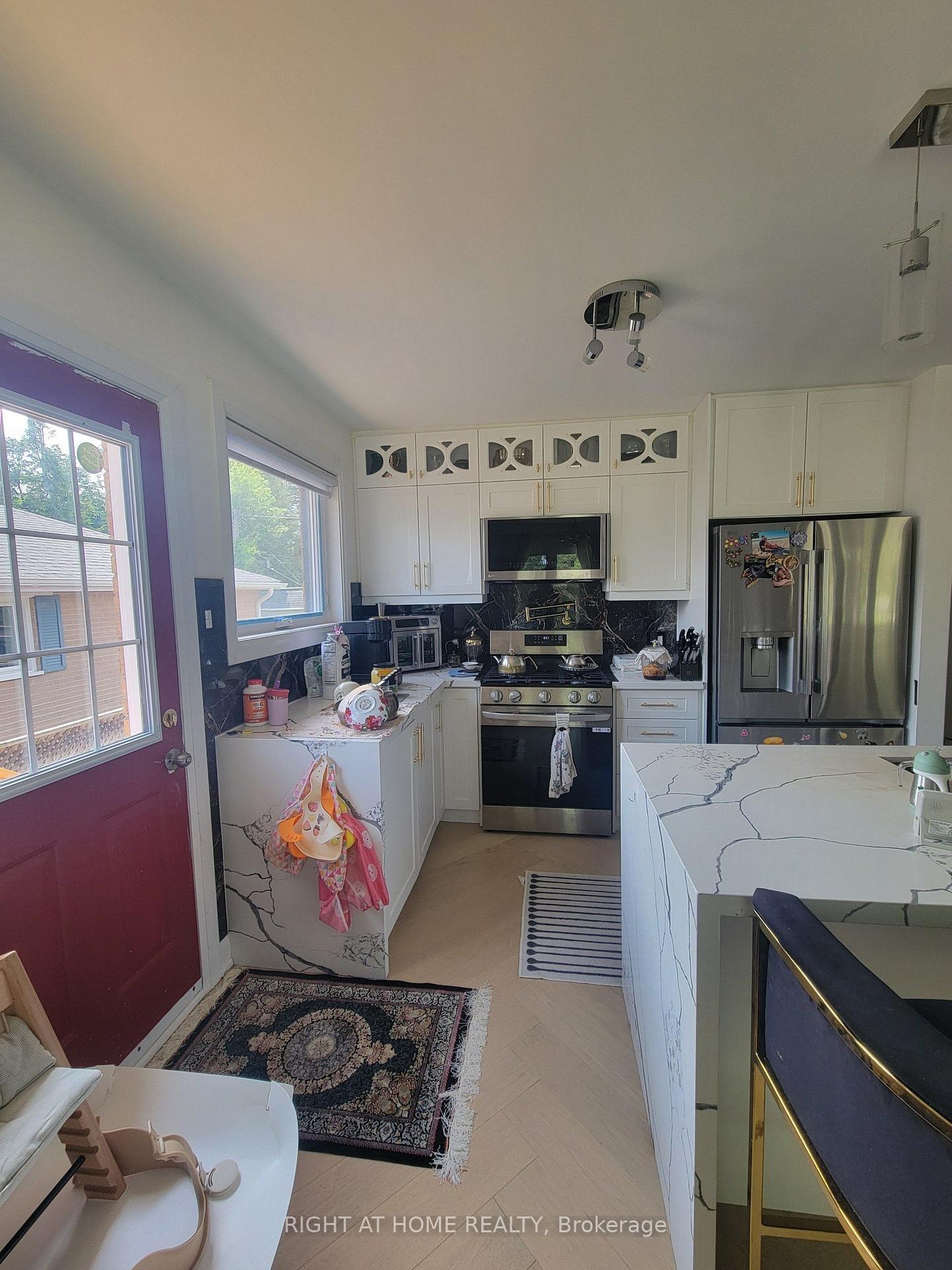 Photo 6 of Unit (Main Floor), 1 Huron Court, Aurora, Aurora Heights — HOMEH