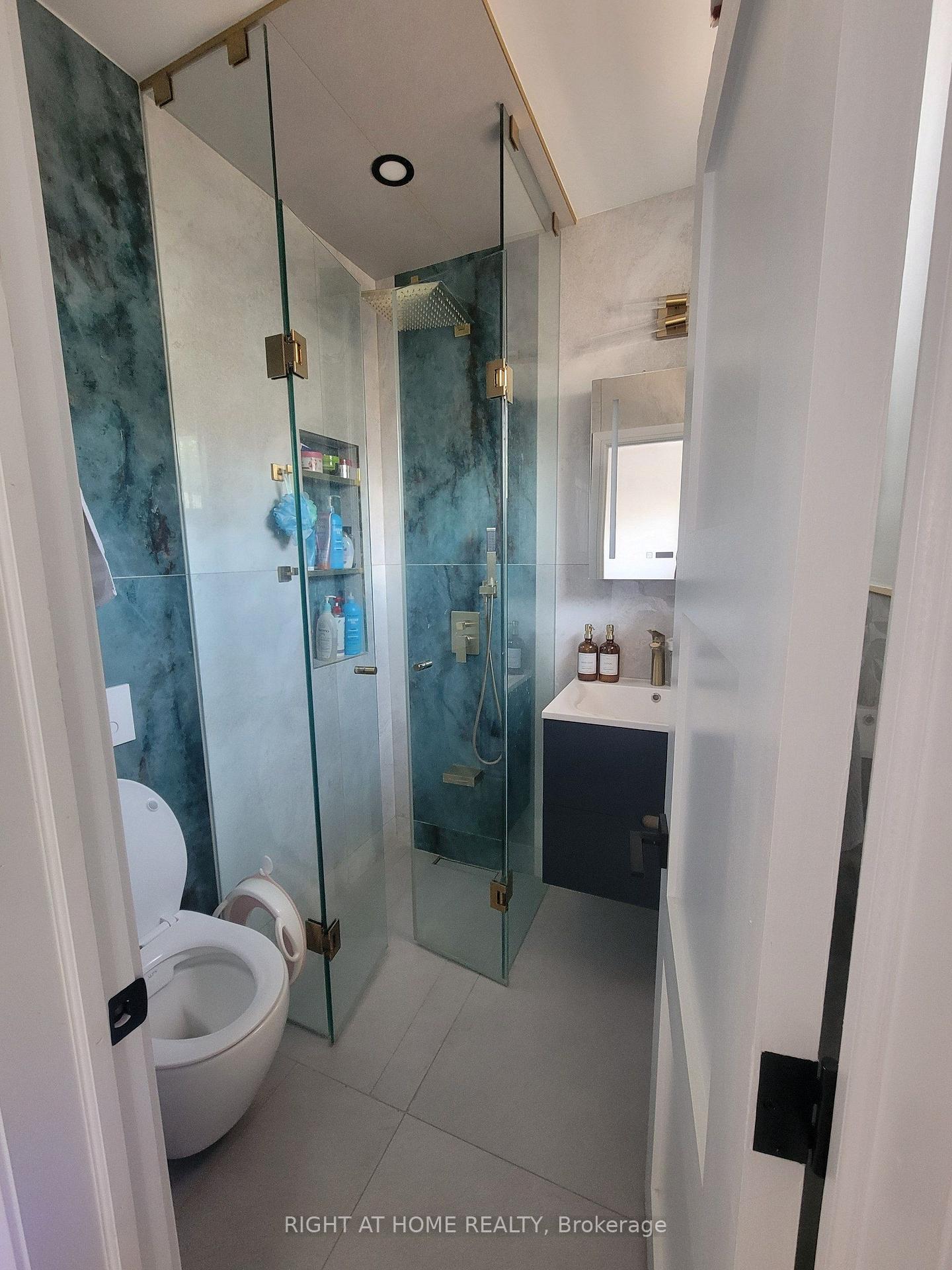 Photo 8 of Unit (Main Floor), 1 Huron Court, Aurora, Aurora Heights — HOMEH