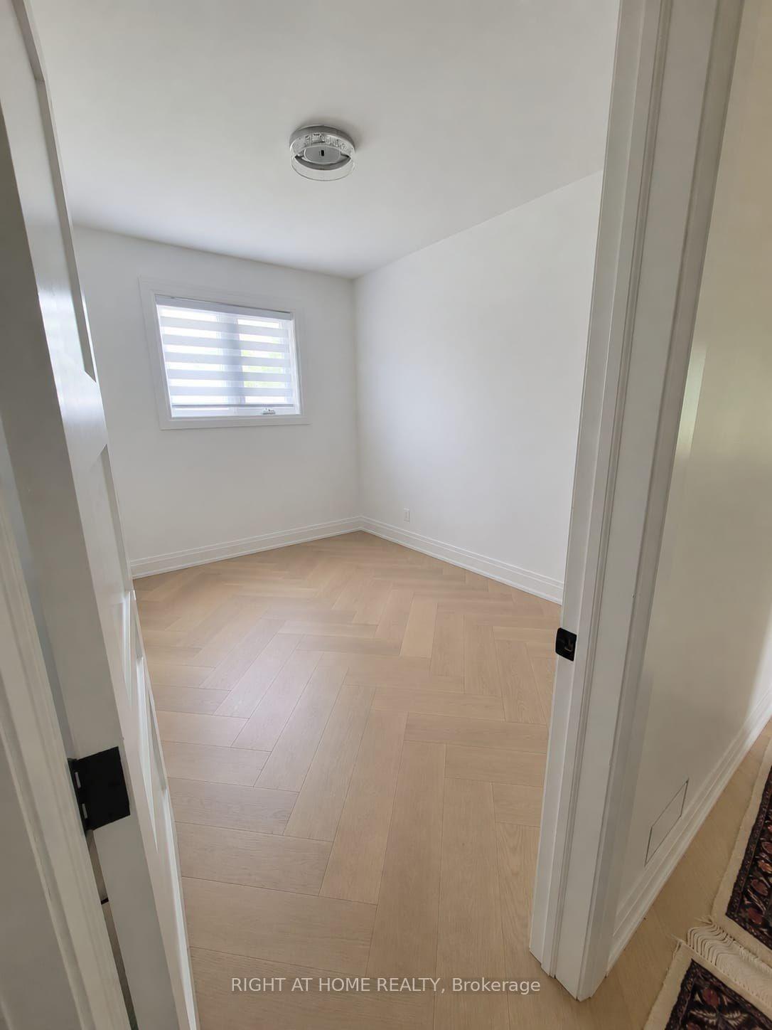 Photo 10 of Unit (Main Floor), 1 Huron Court, Aurora, Aurora Heights — HOMEH
