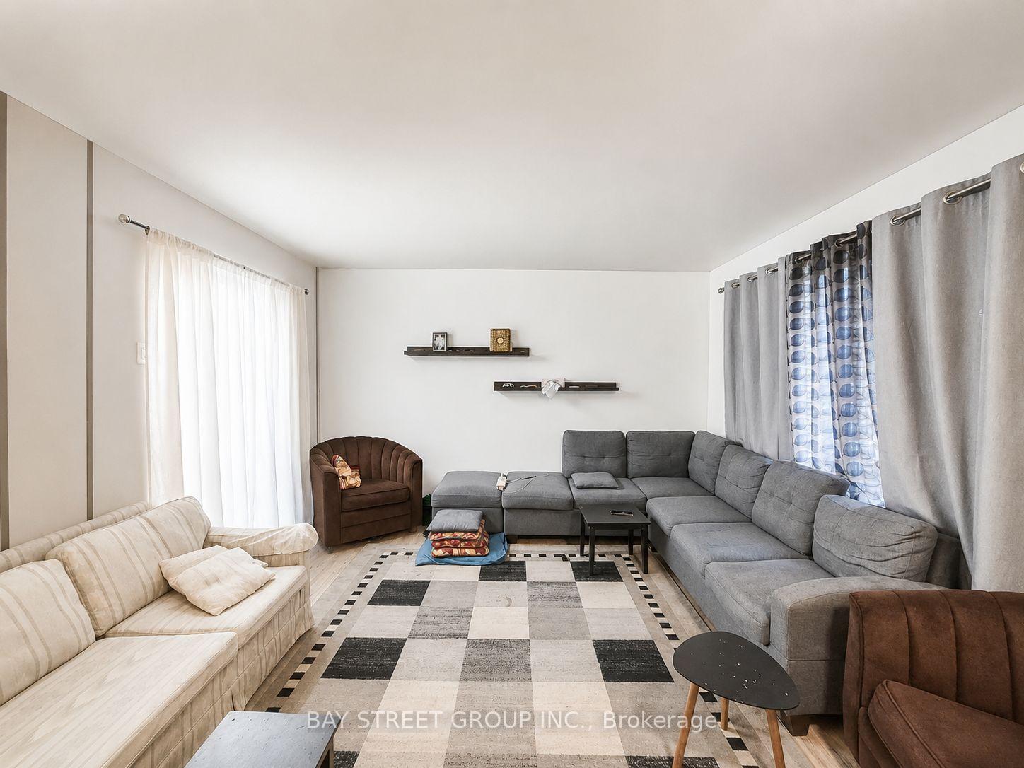 Photo 2 of 22 Rosamond Crescent, London, South X — HOMEH