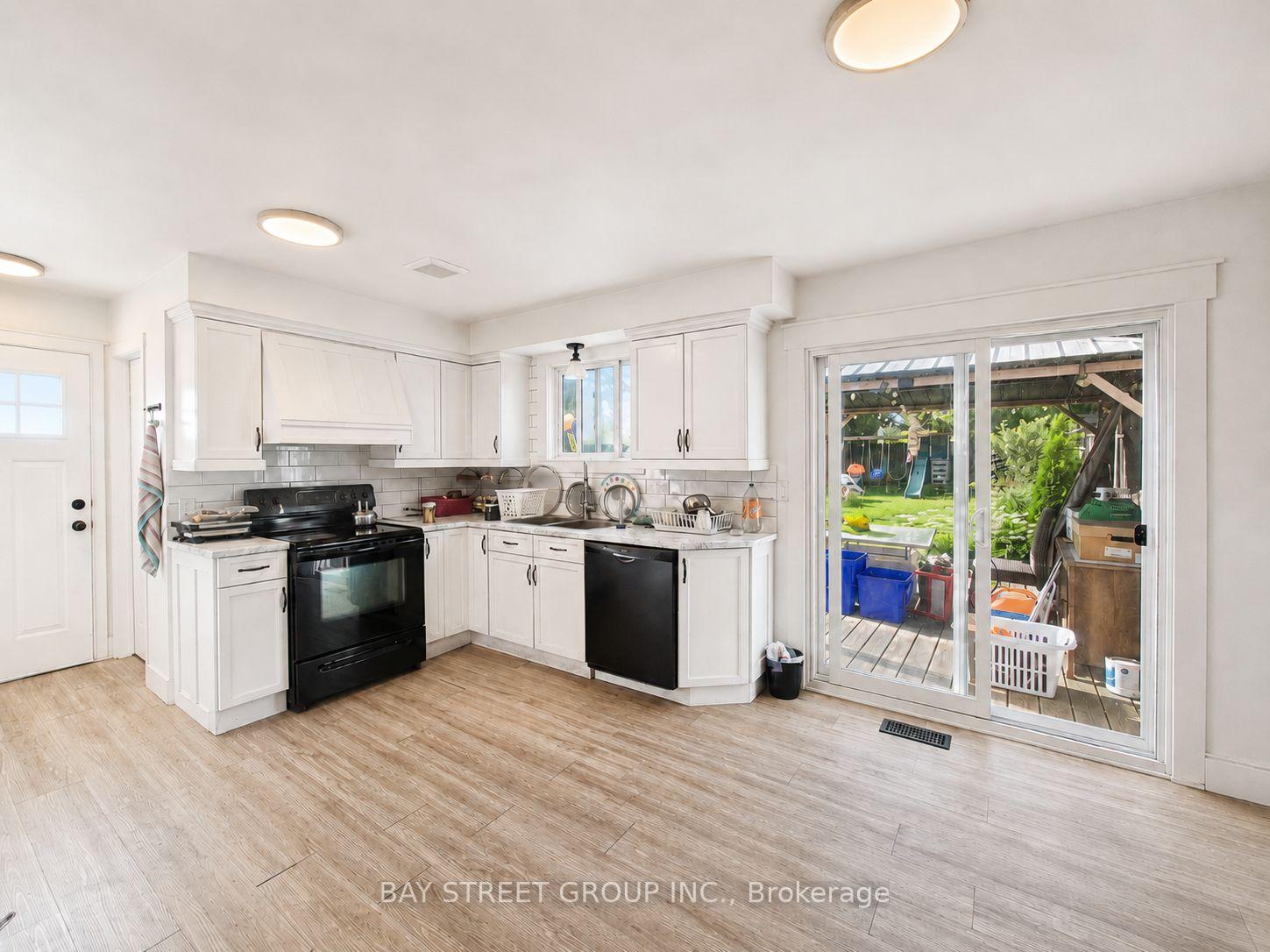 Photo 4 of 22 Rosamond Crescent, London, South X — HOMEH