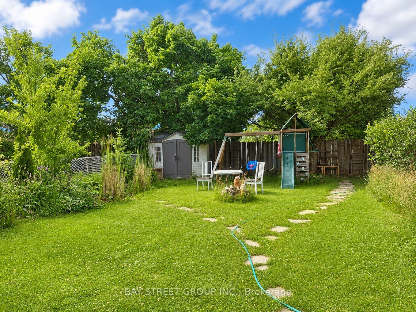 Photo 17 of 22 Rosamond Crescent, London, South X — HOMEH