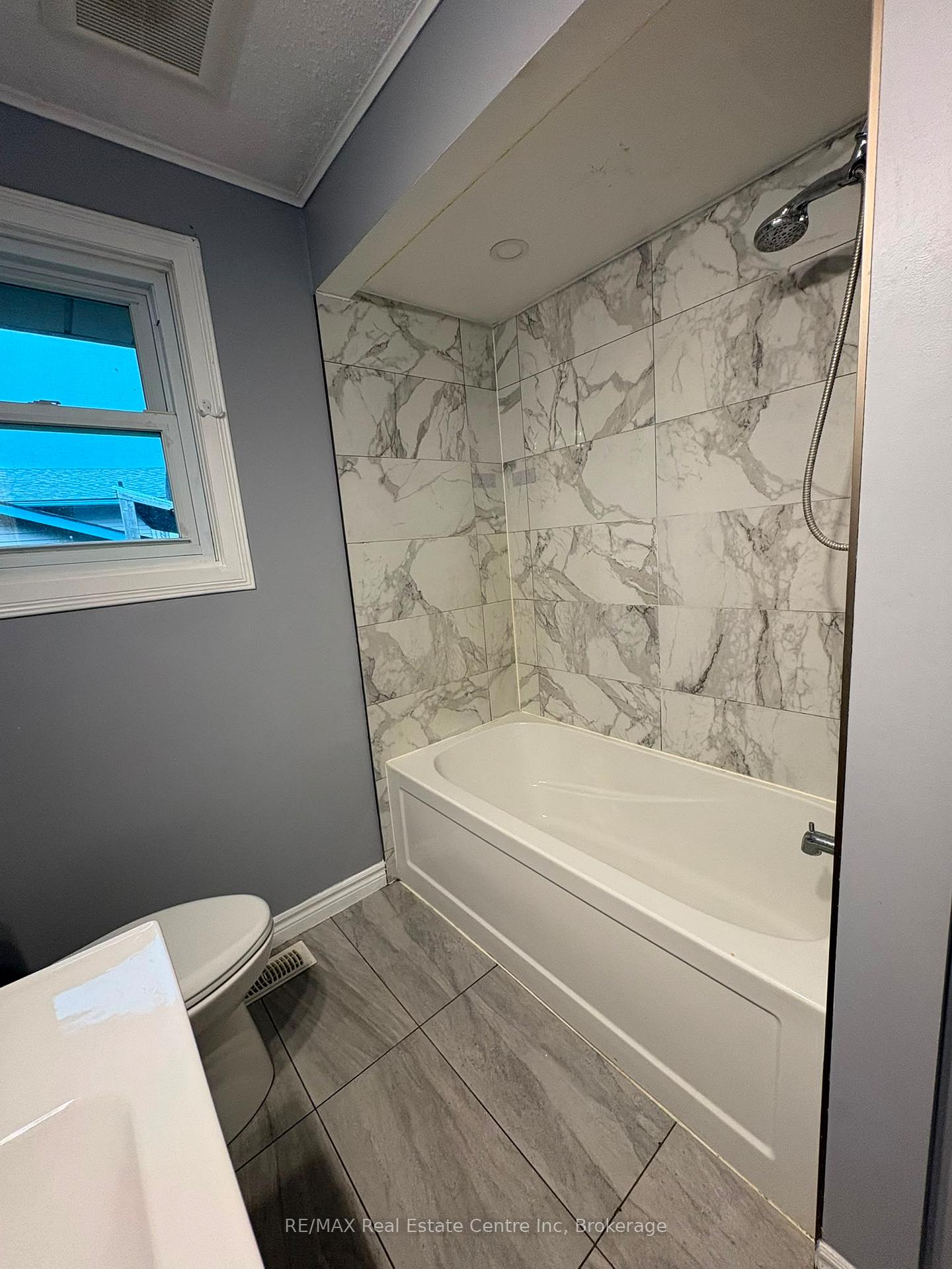 Photo 2 of 98 Marksam Road, Guelph, Willow West/Sugarbush/West Acres — HOMEH