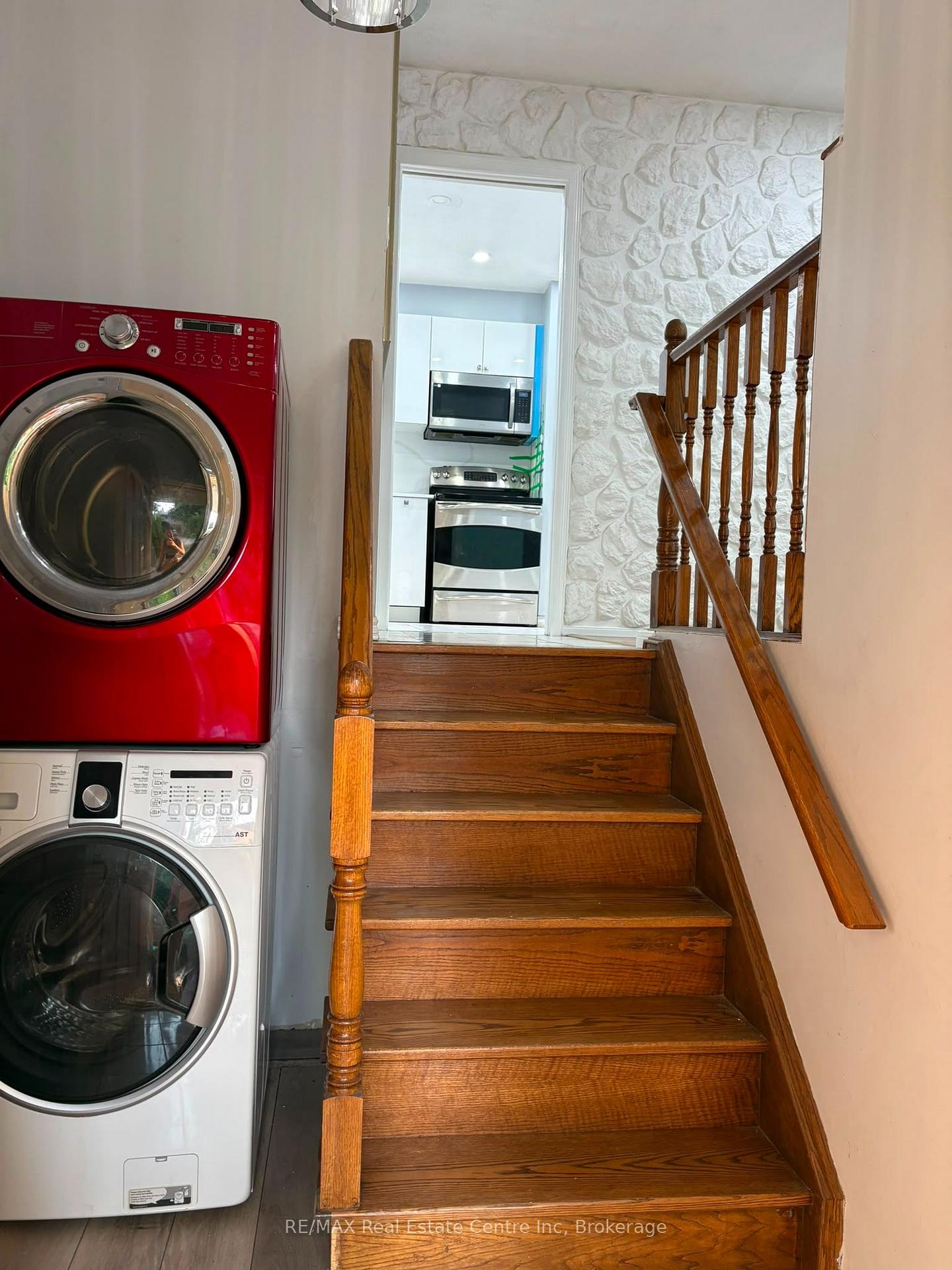Photo 8 of 98 Marksam Road, Guelph, Willow West/Sugarbush/West Acres — HOMEH