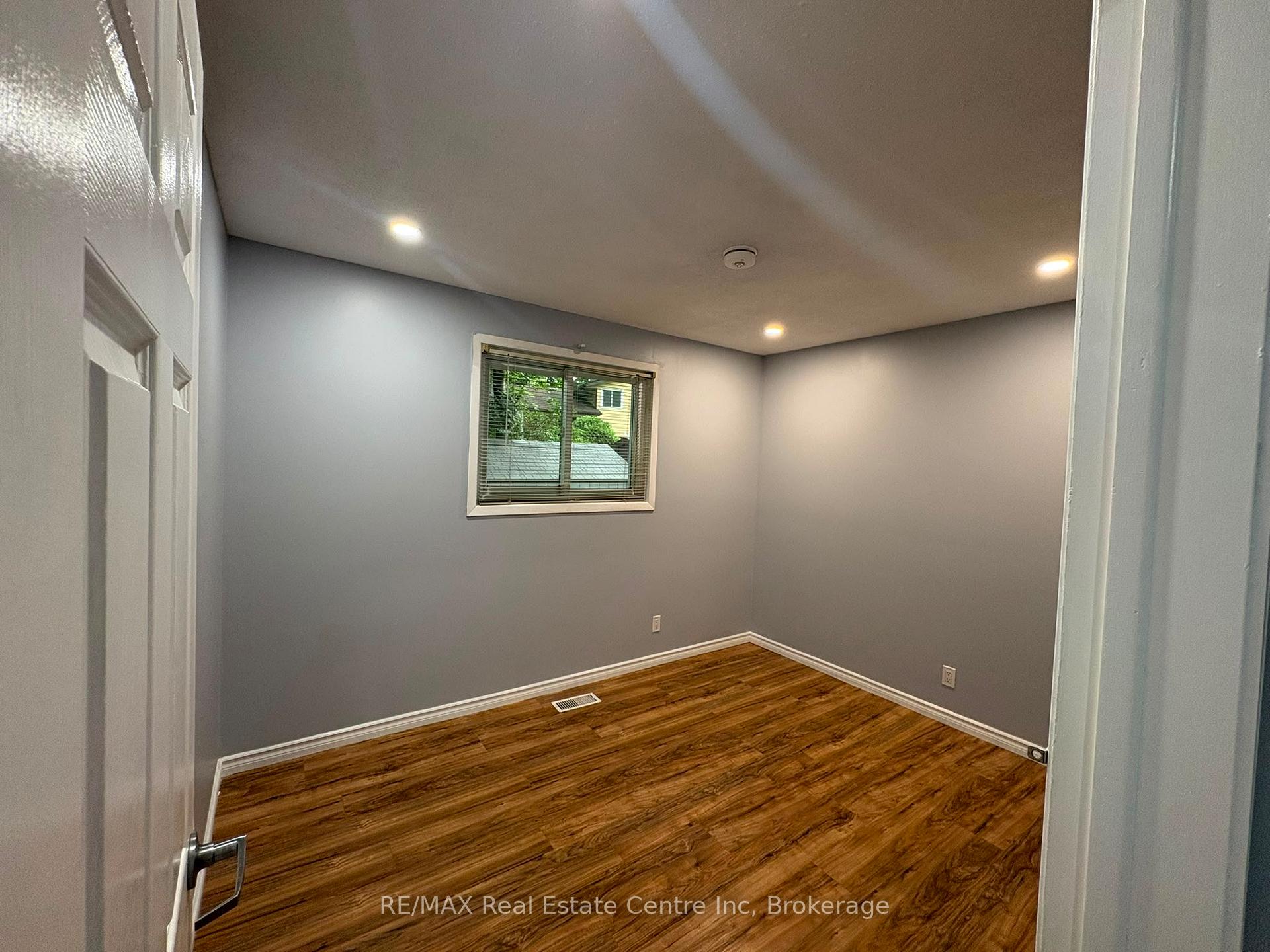 Photo 9 of 98 Marksam Road, Guelph, Willow West/Sugarbush/West Acres — HOMEH