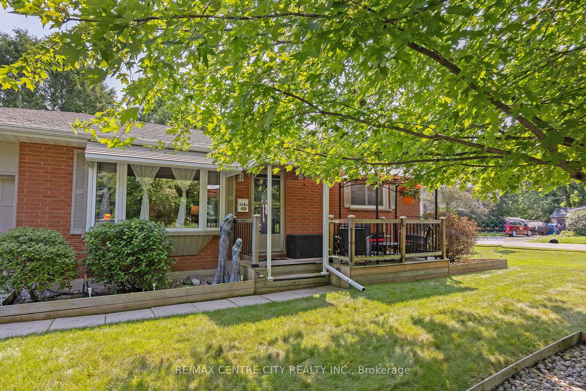 Photo 3 of 117 1/2 Flora Street, St. Thomas — HOMEH
