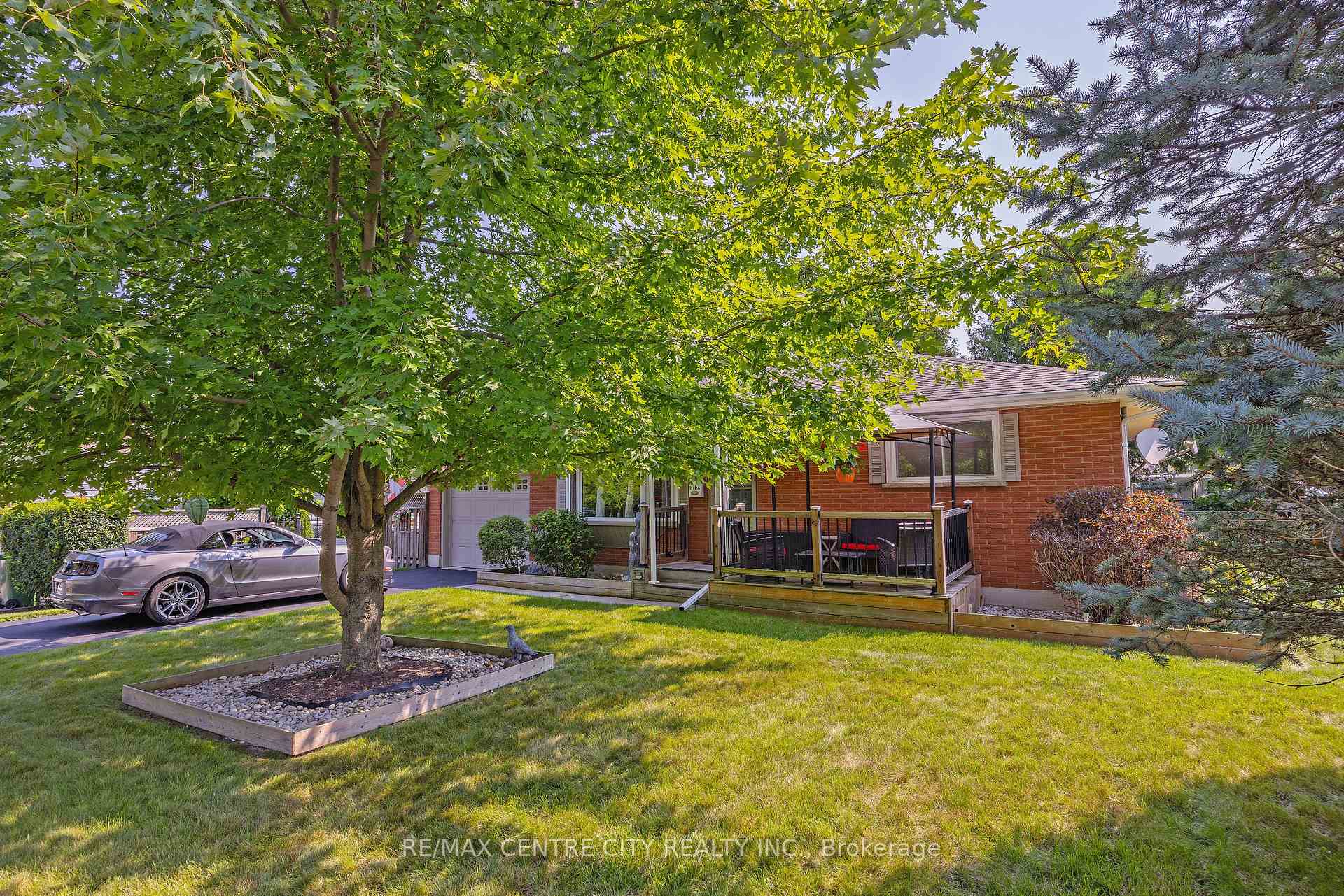 Photo 4 of 117 1/2 Flora Street, St. Thomas — HOMEH