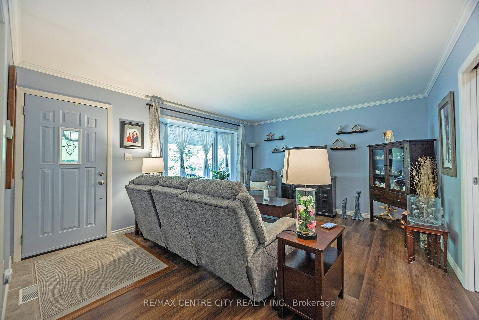 Photo 7 of 117 1/2 Flora Street, St. Thomas — HOMEH