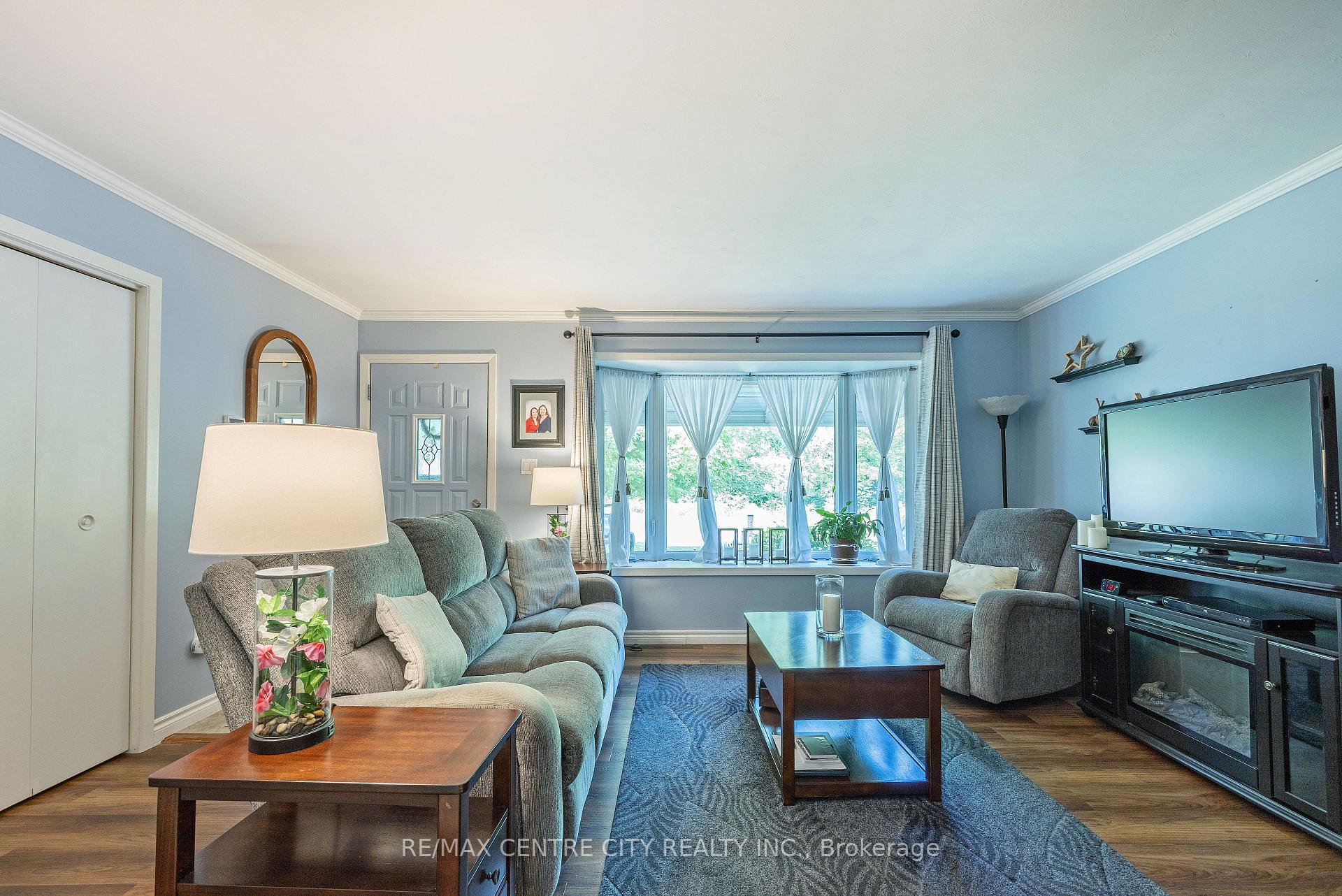 Photo 8 of 117 1/2 Flora Street, St. Thomas — HOMEH
