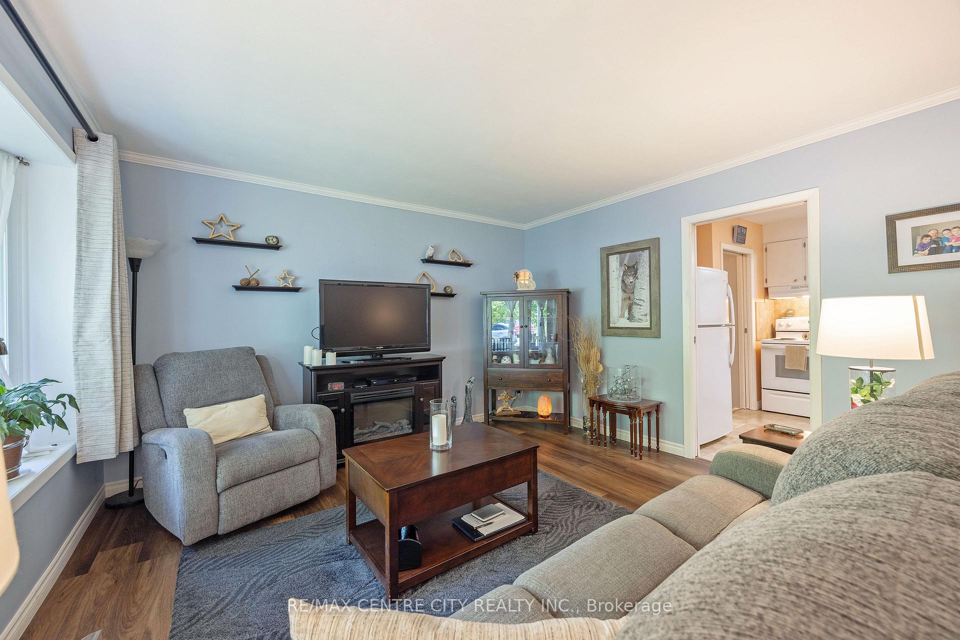 Photo 11 of 117 1/2 Flora Street, St. Thomas — HOMEH
