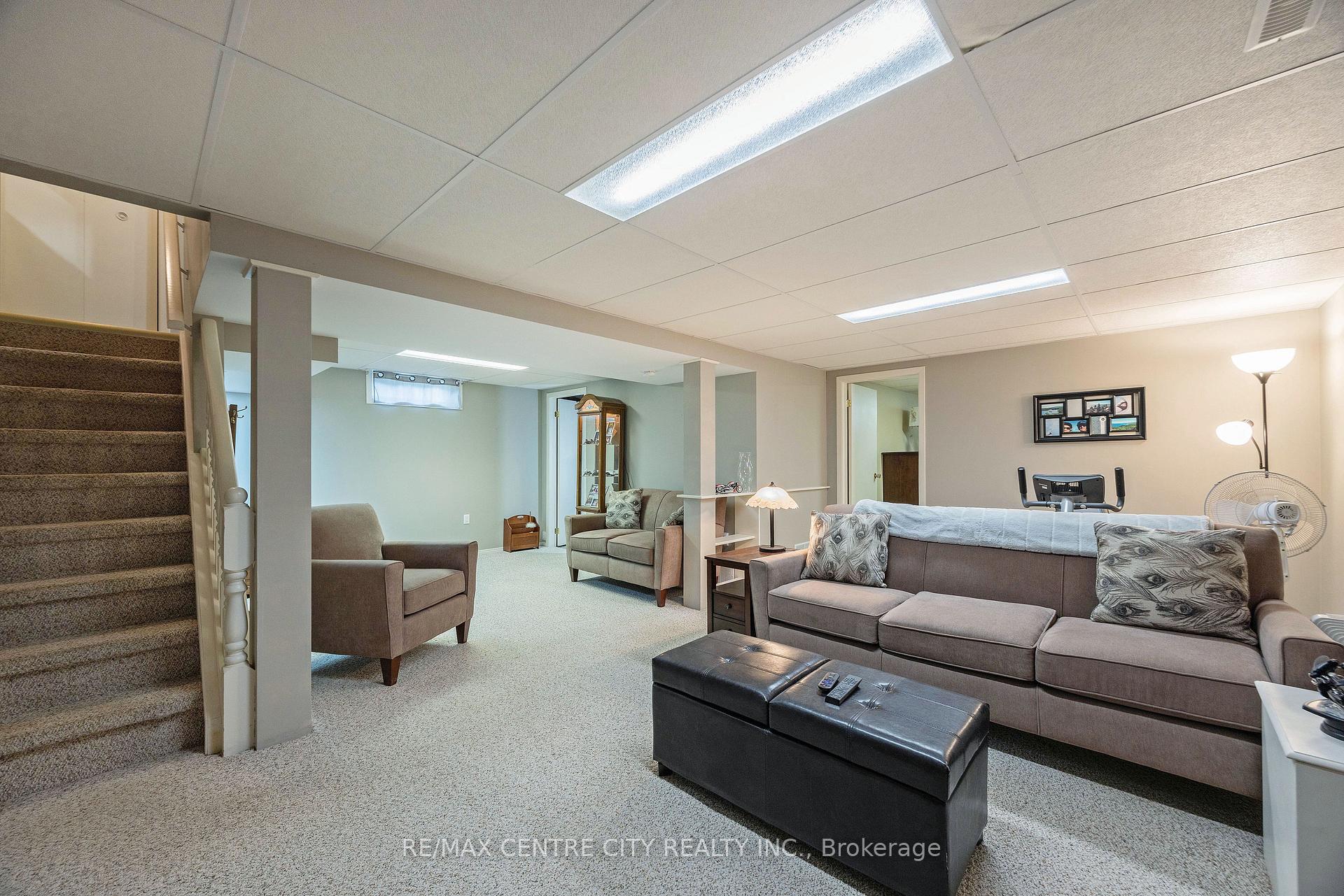 Photo 18 of 117 1/2 Flora Street, St. Thomas — HOMEH