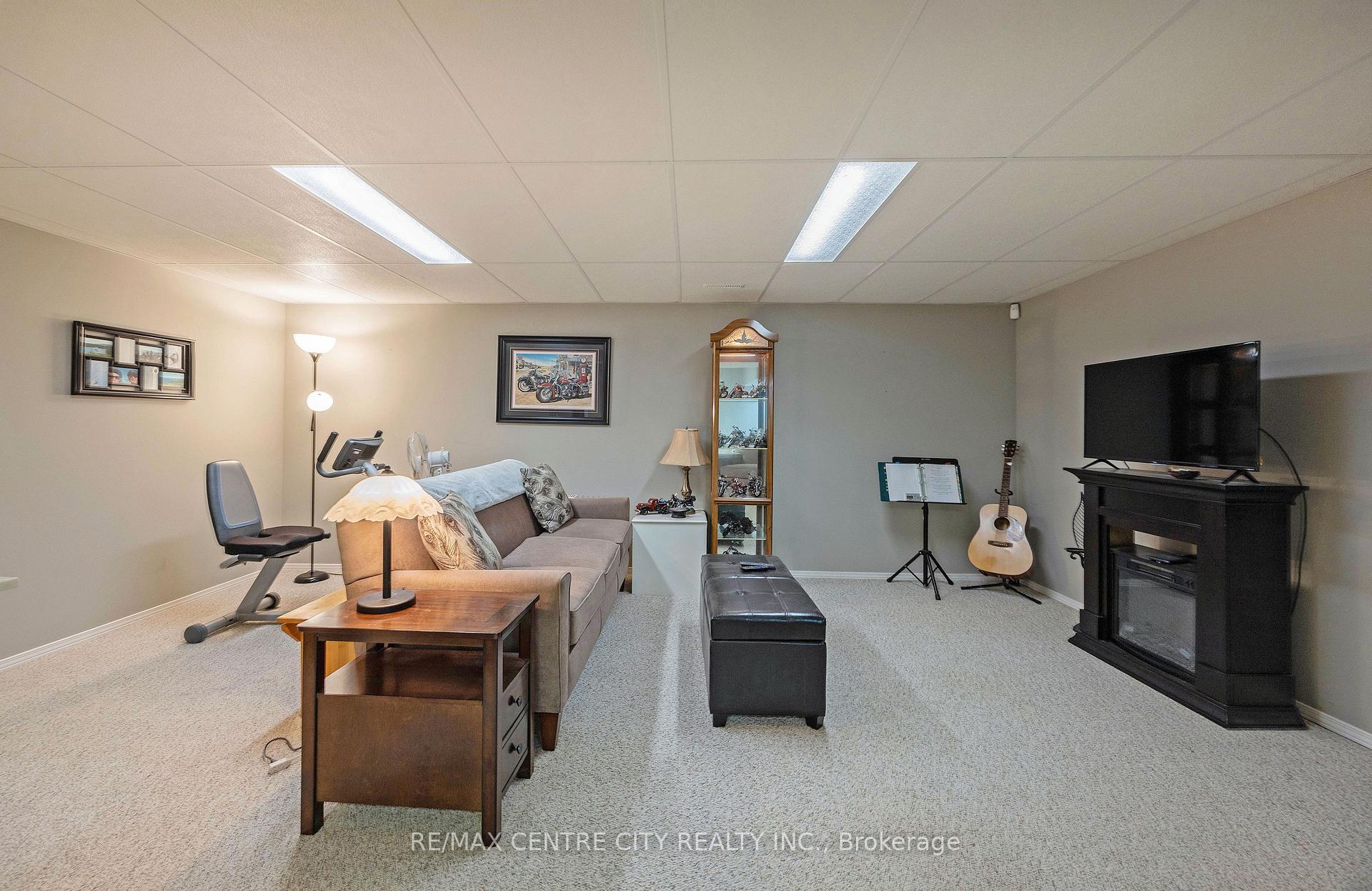 Photo 21 of 117 1/2 Flora Street, St. Thomas — HOMEH