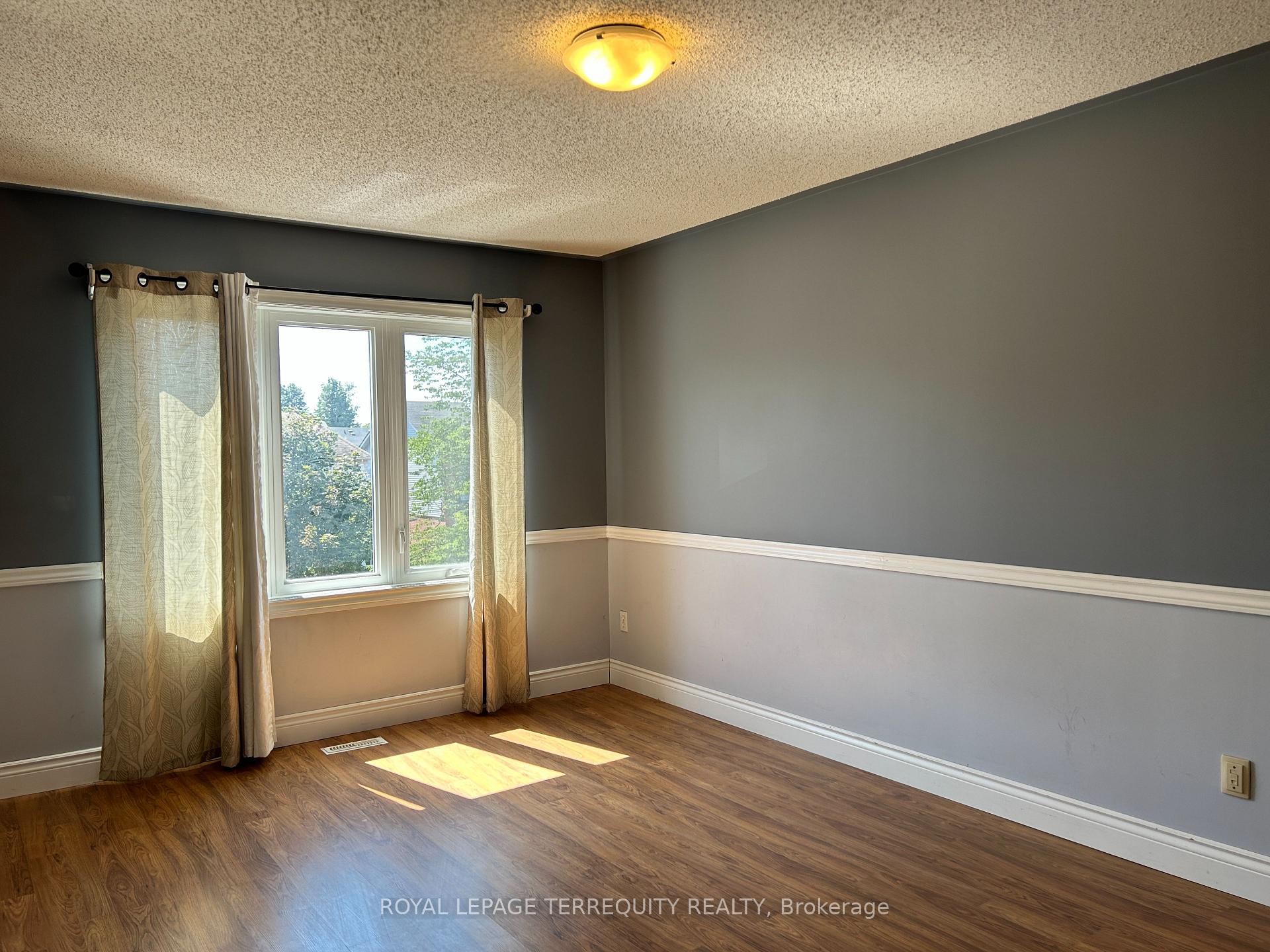 Photo 11 of 129 Trewin Lane, Clarington, Bowmanville — HOMEH