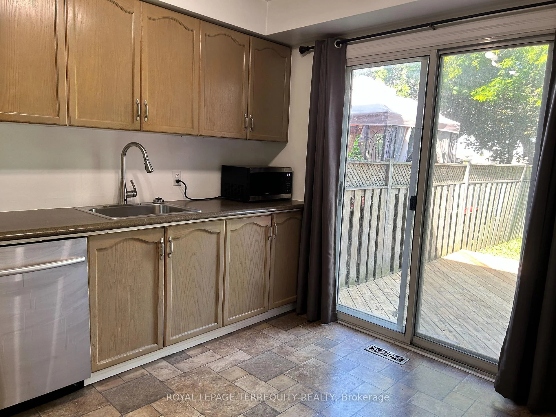Photo 6 of 129 Trewin Lane, Clarington, Bowmanville — HOMEH