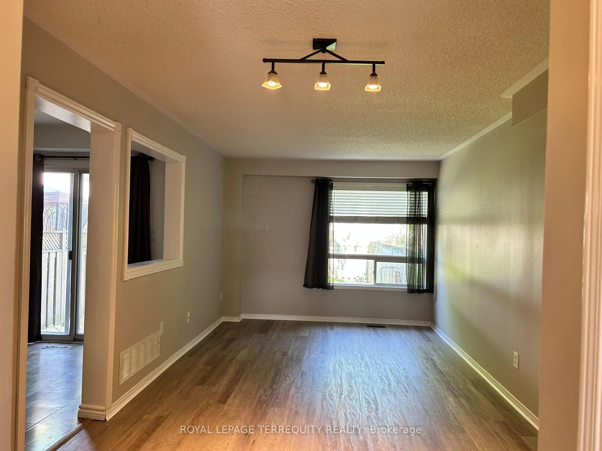 Photo 10 of 129 Trewin Lane, Clarington, Bowmanville — HOMEH