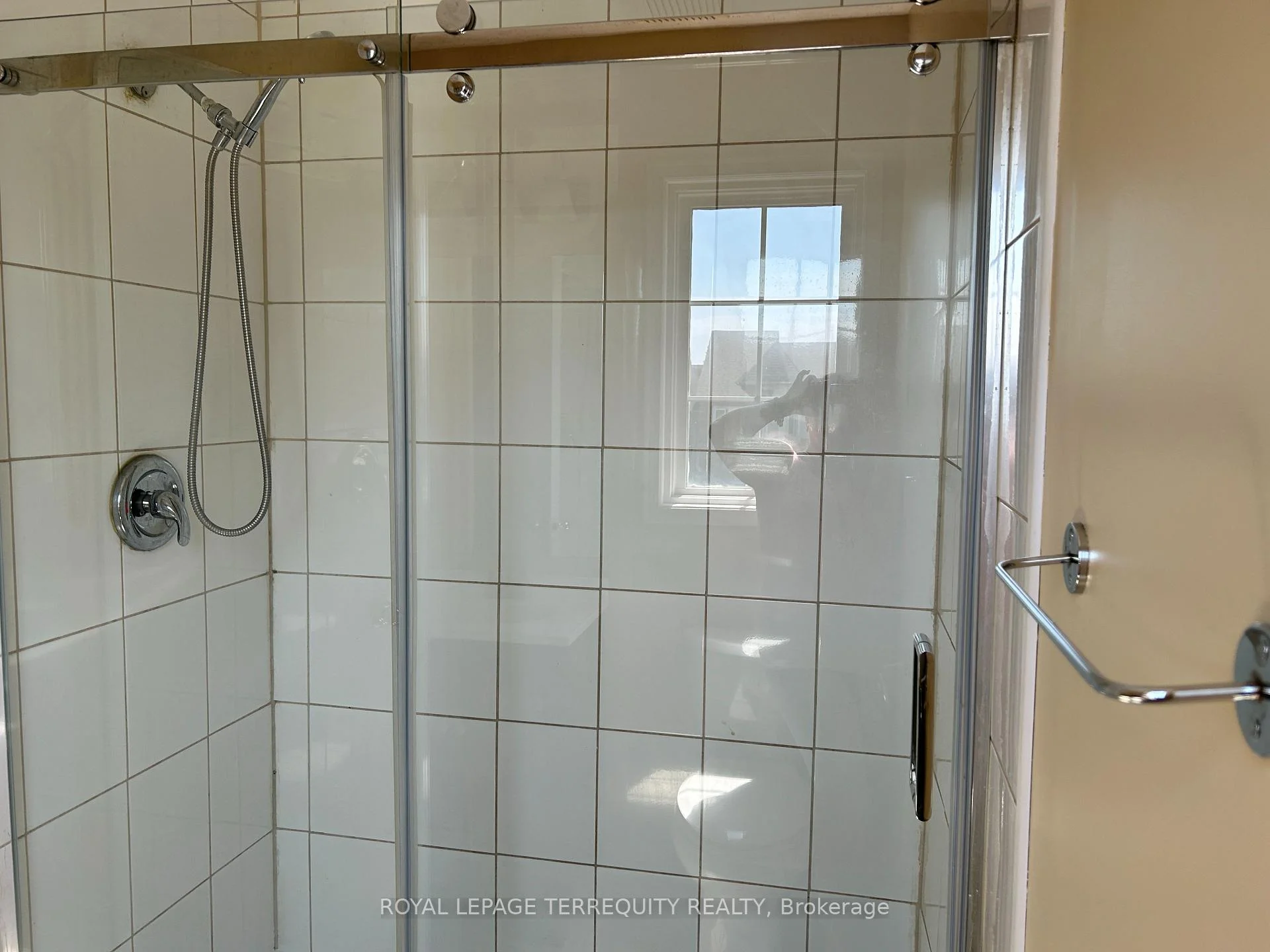 Photo 14 of 129 Trewin Lane, Clarington, Bowmanville — HOMEH