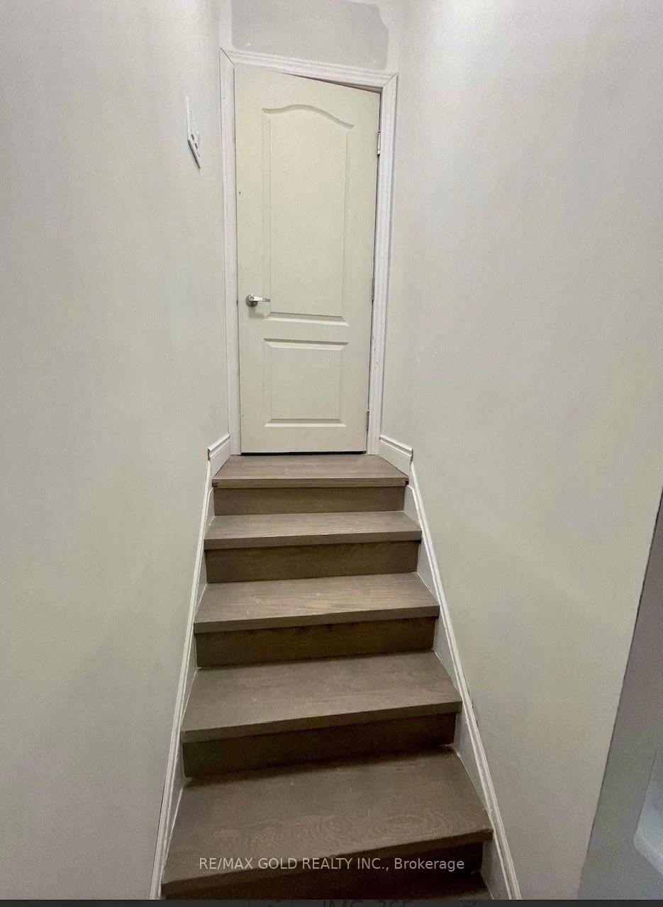 Photo 27 of 30 Moynes Avenue, Etobicoke, Stonegate-Queensway — HOMEH