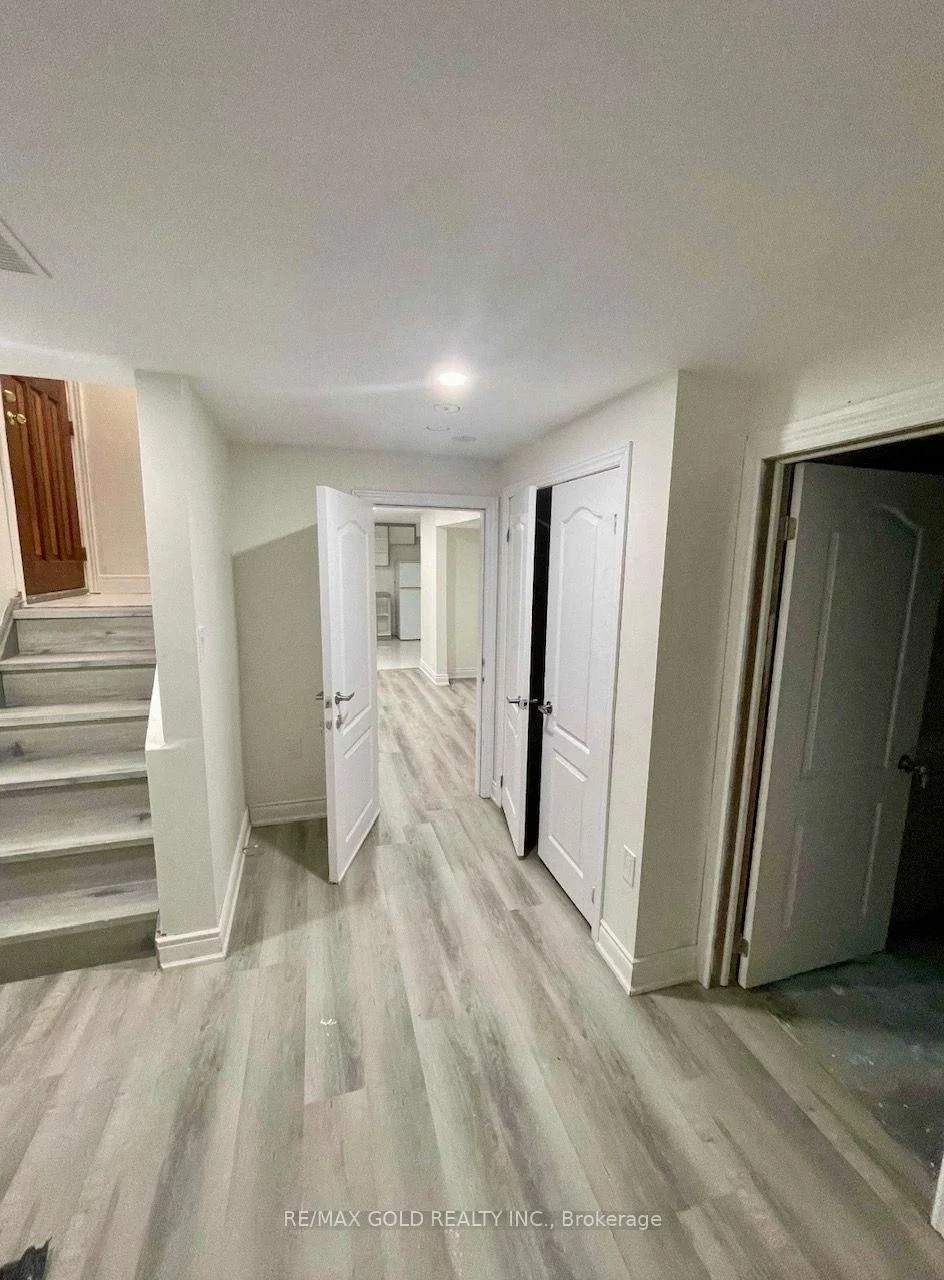 Photo 23 of 30 Moynes Avenue, Etobicoke, Stonegate-Queensway — HOMEH