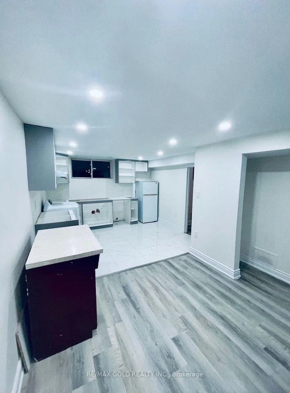 Photo 20 of 30 Moynes Avenue, Etobicoke, Stonegate-Queensway — HOMEH