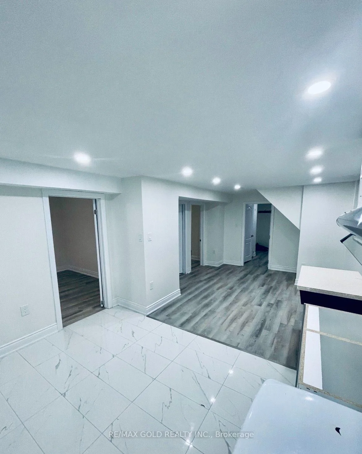 Photo 25 of 30 Moynes Avenue, Etobicoke, Stonegate-Queensway — HOMEH