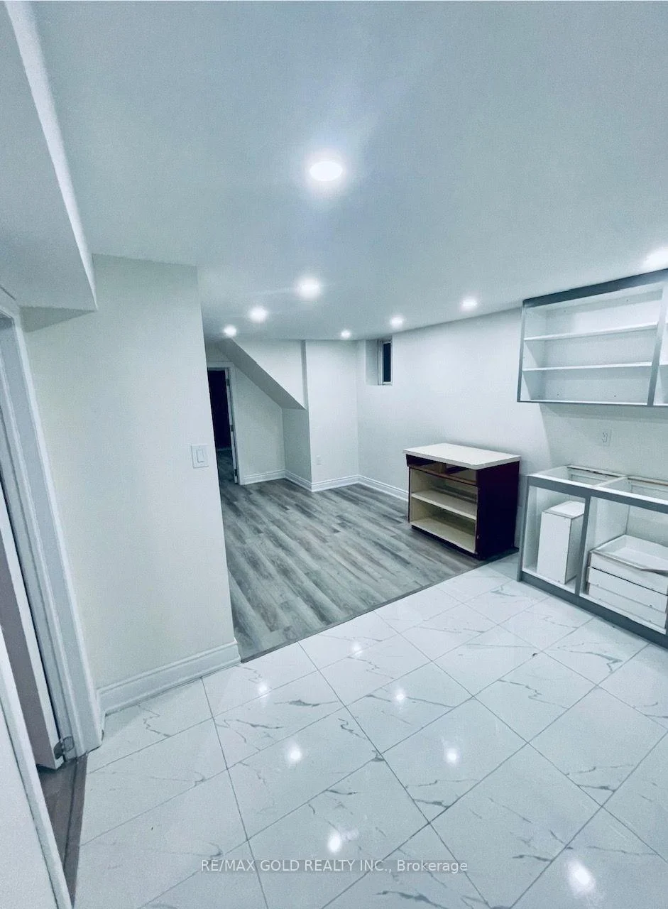 Photo 28 of 30 Moynes Avenue, Etobicoke, Stonegate-Queensway — HOMEH