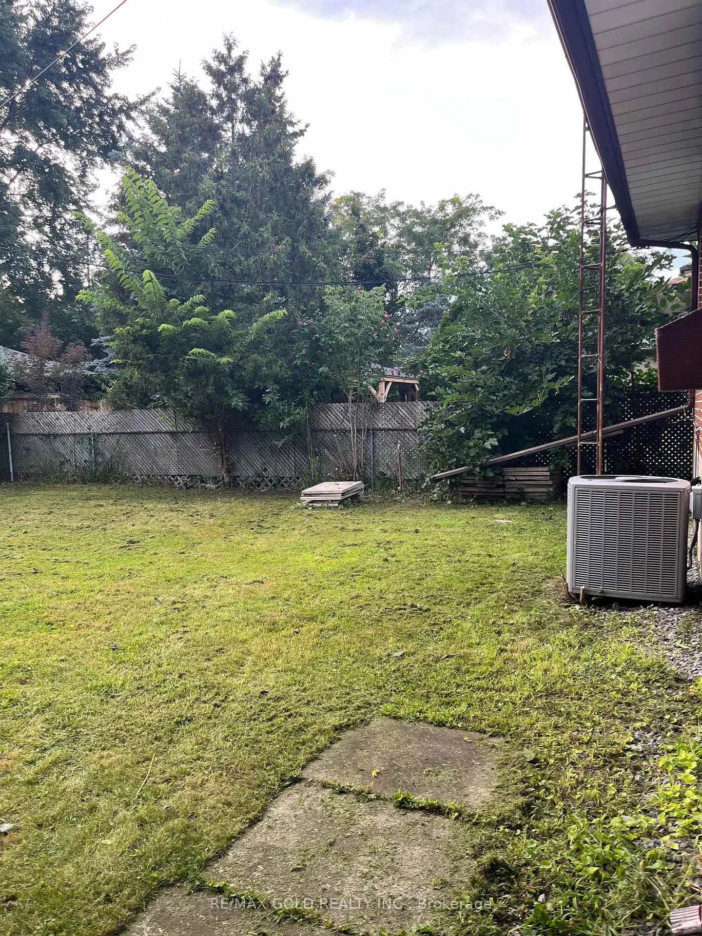 Photo 35 of 30 Moynes Avenue, Etobicoke, Stonegate-Queensway — HOMEH