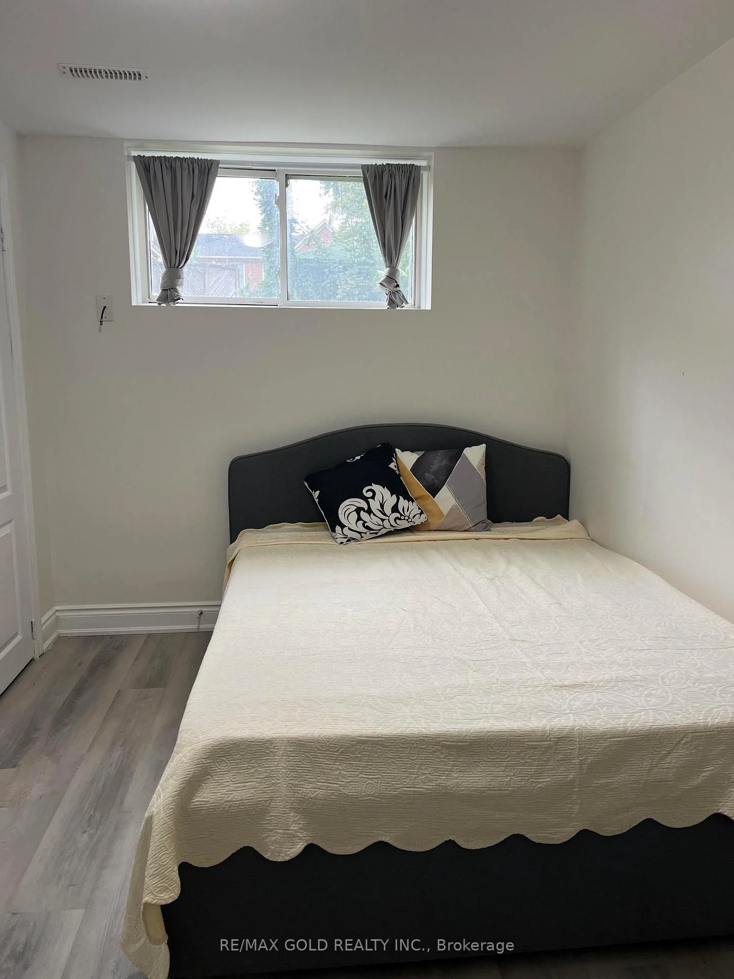 Photo 32 of 30 Moynes Avenue, Etobicoke, Stonegate-Queensway — HOMEH
