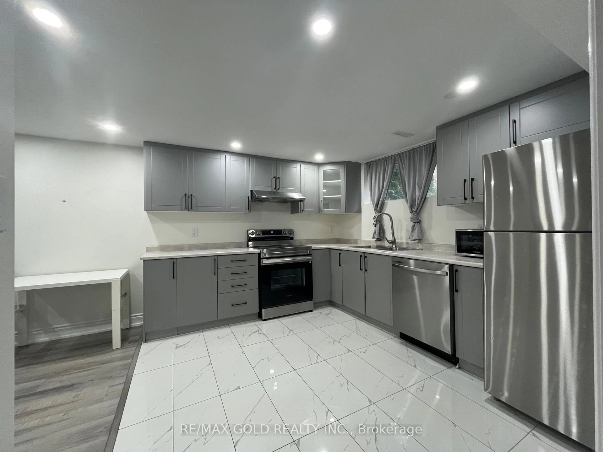 Photo 3 of 30 Moynes Avenue, Etobicoke, Stonegate-Queensway — HOMEH