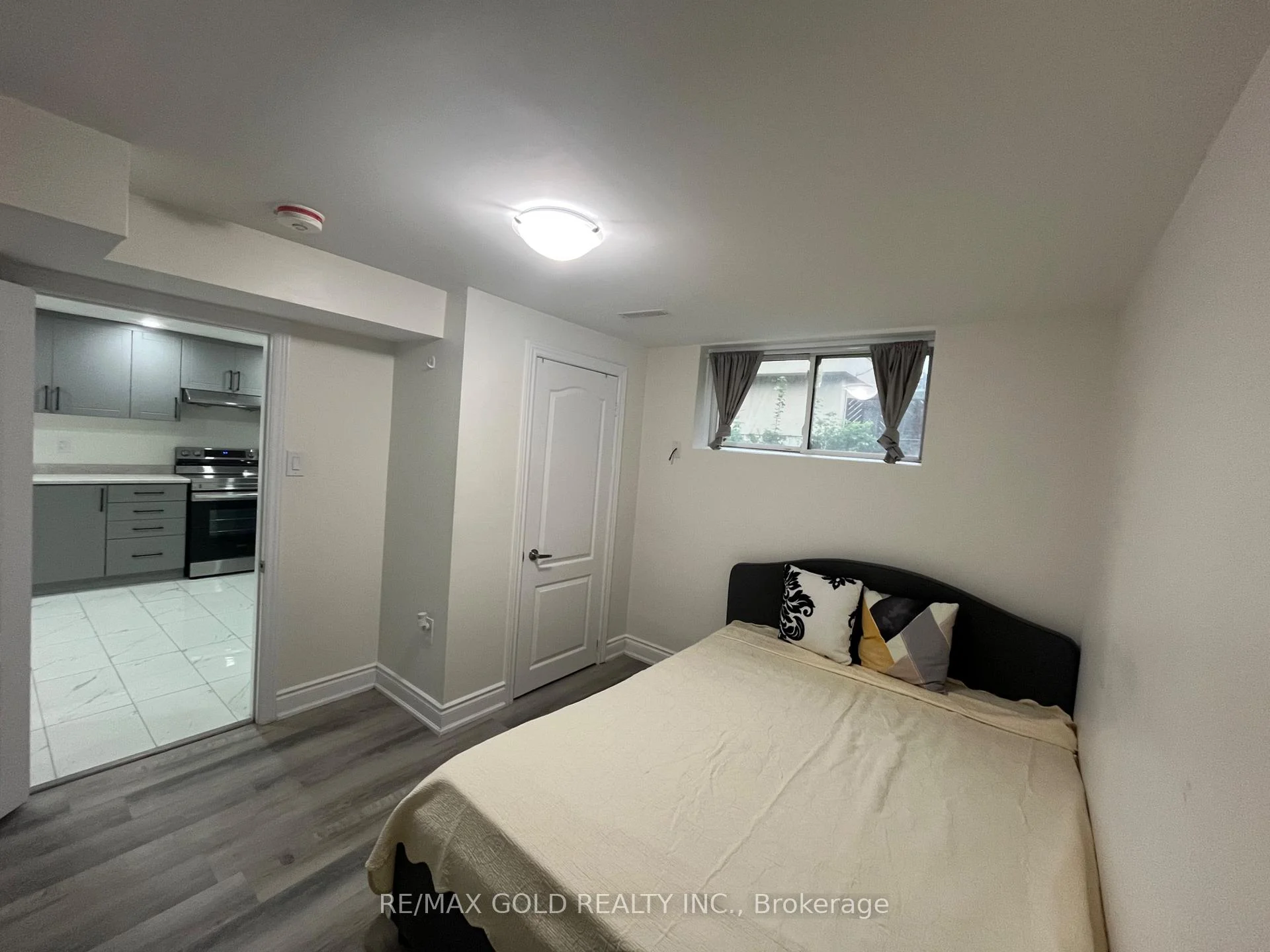 Photo 7 of 30 Moynes Avenue, Etobicoke, Stonegate-Queensway — HOMEH