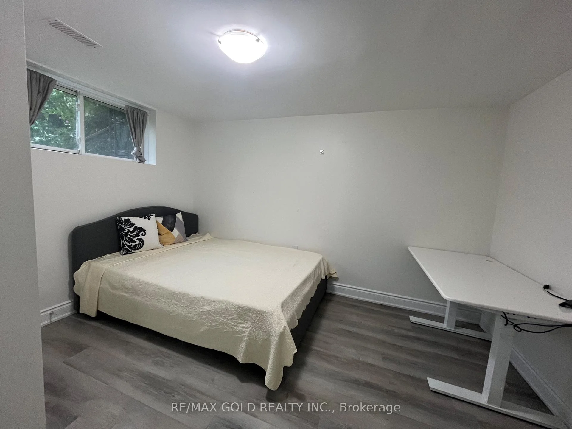 Photo 10 of 30 Moynes Avenue, Etobicoke, Stonegate-Queensway — HOMEH