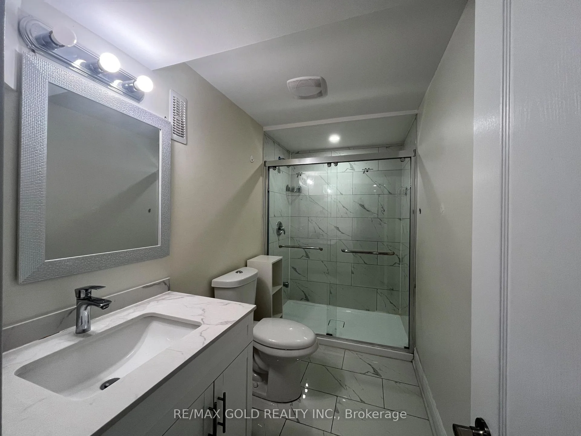Photo 21 of 30 Moynes Avenue, Etobicoke, Stonegate-Queensway — HOMEH