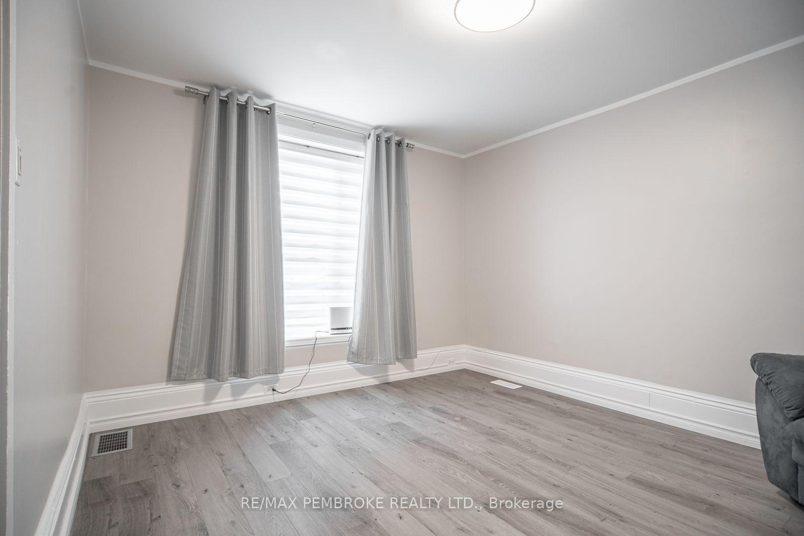 Photo 8 of 539 Mcgee Street, Pembroke, Pembroke — HOMEH