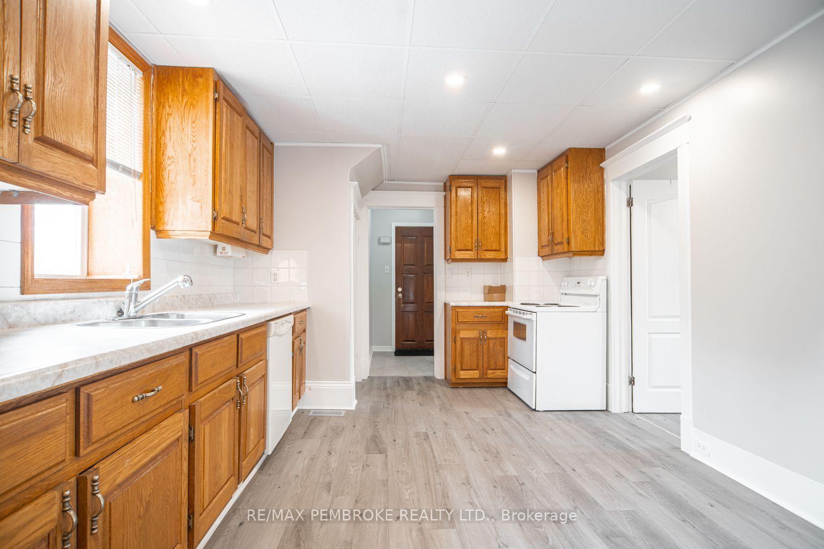 Photo 12 of 539 Mcgee Street, Pembroke, Pembroke — HOMEH