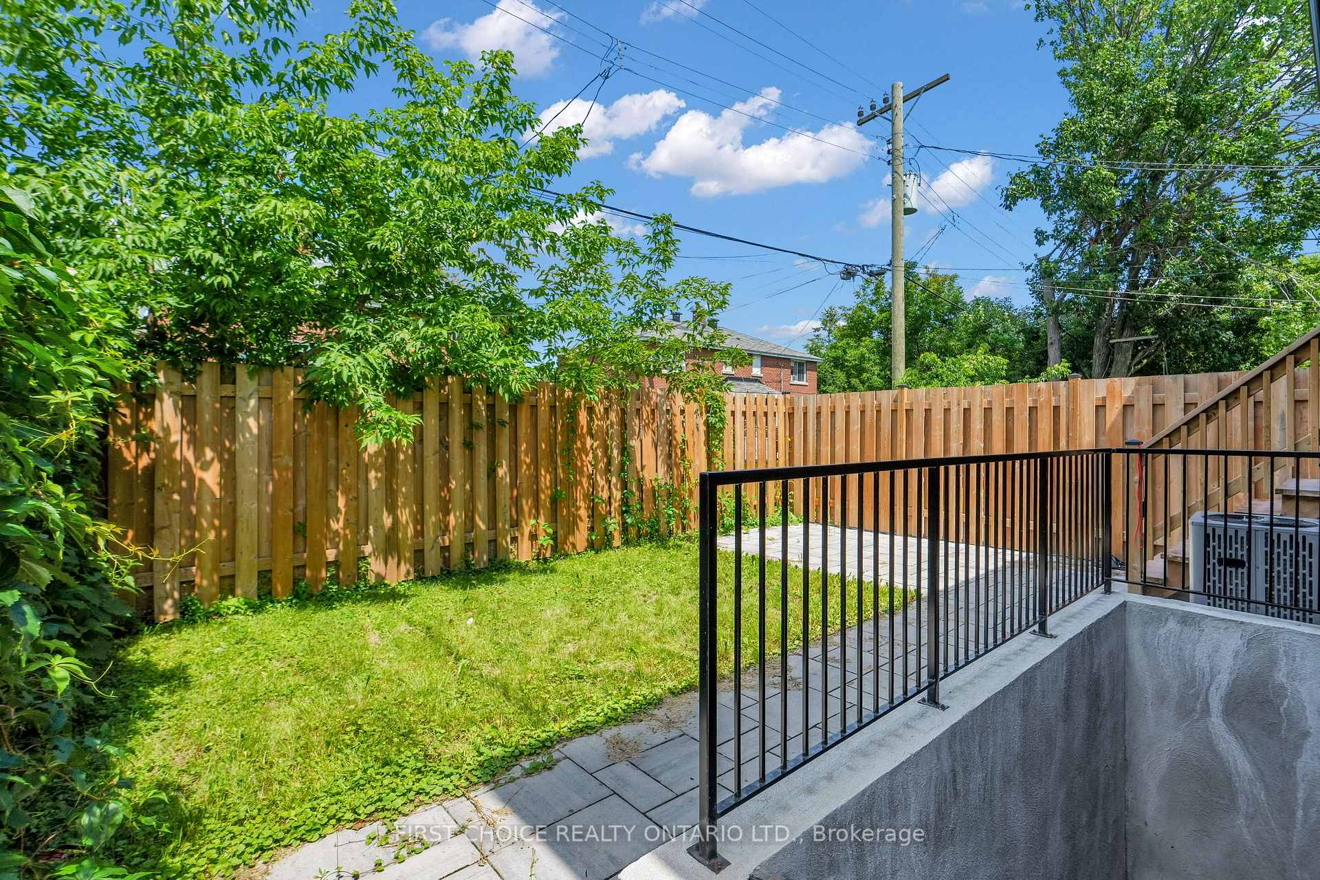 Photo 32 of 271 Queen Mary Street, Ottawa, Overbrook/Castle Heights — HOMEH