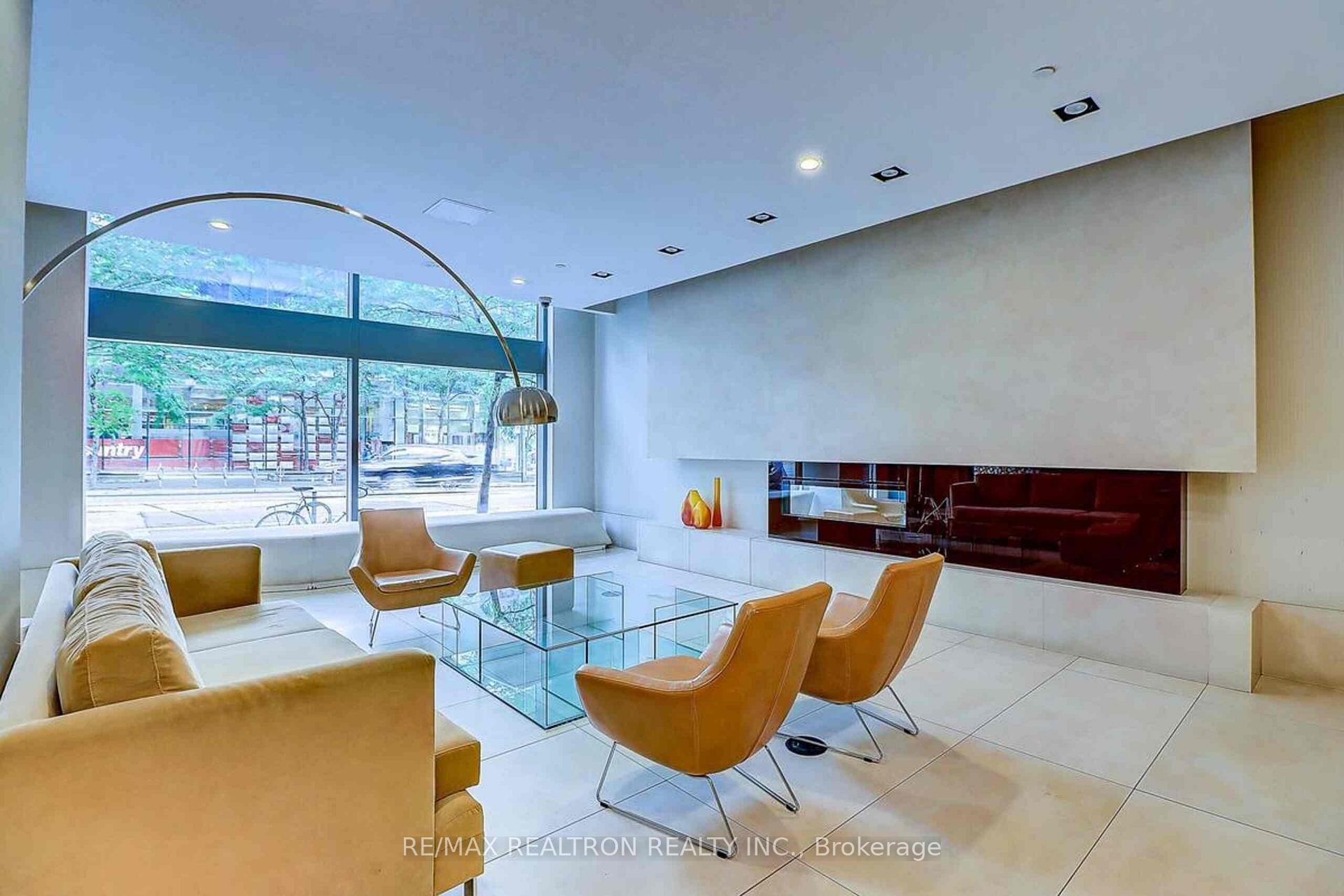 Photo 3 of Unit 3201, 832 Bay Street, Toronto, Bay Street Corridor — HOMEH