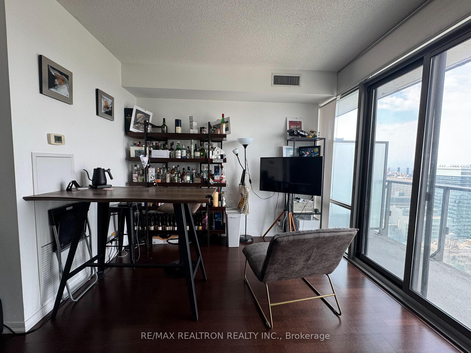 Photo 4 of Unit 3201, 832 Bay Street, Toronto, Bay Street Corridor — HOMEH