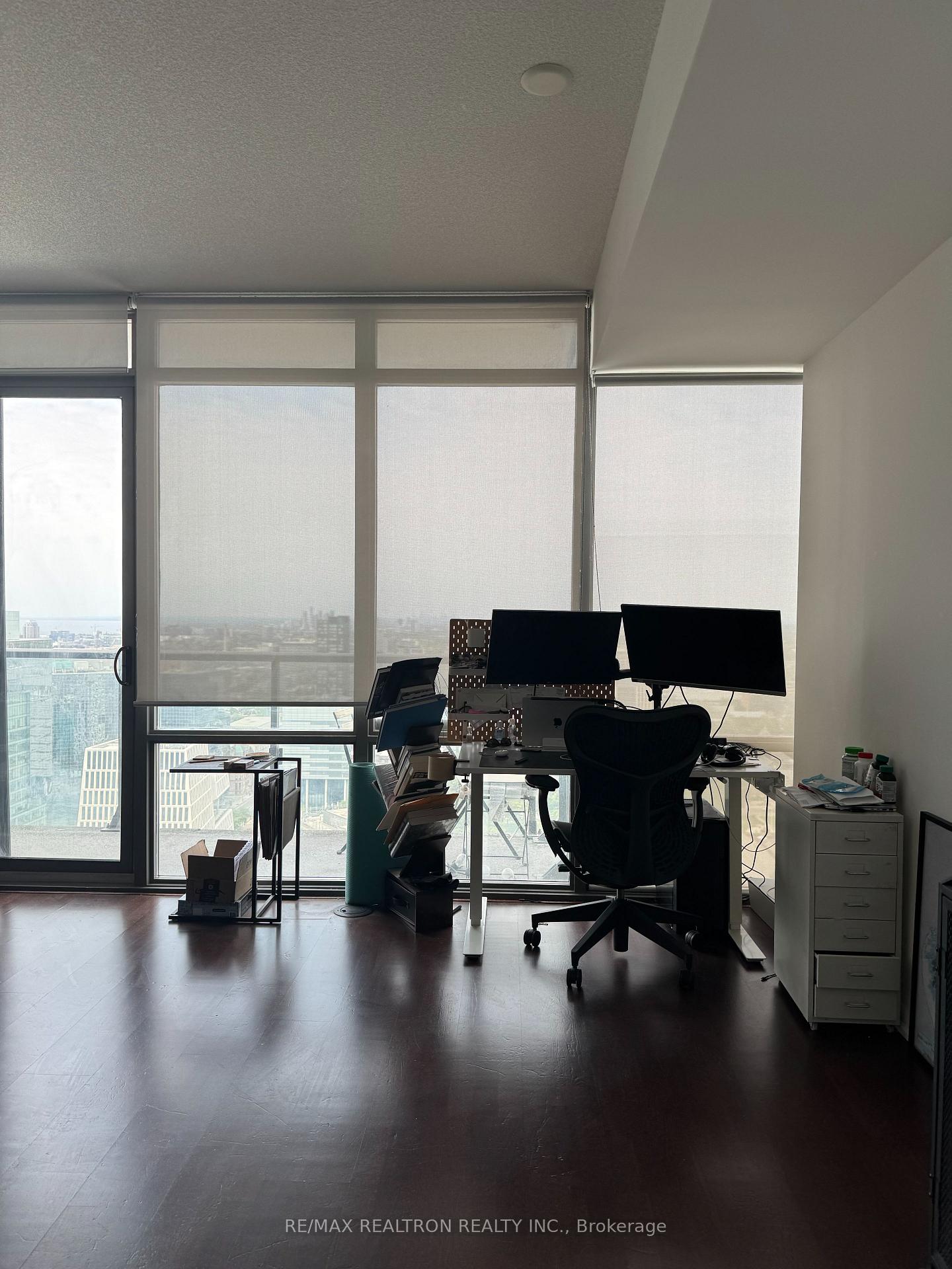 Photo 5 of Unit 3201, 832 Bay Street, Toronto, Bay Street Corridor — HOMEH
